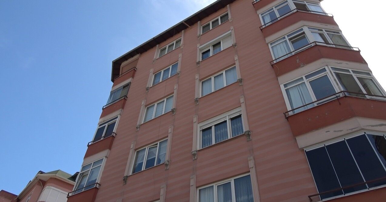 Alanya'da Akıl Almaz Olay2 36 Günlük Bebeğini Ikinci Kattan Attı