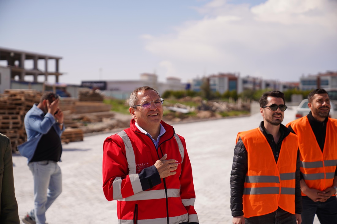 Ayvalık'ta Yol Yapım Çalışmaları Hızlandırıldı (1)