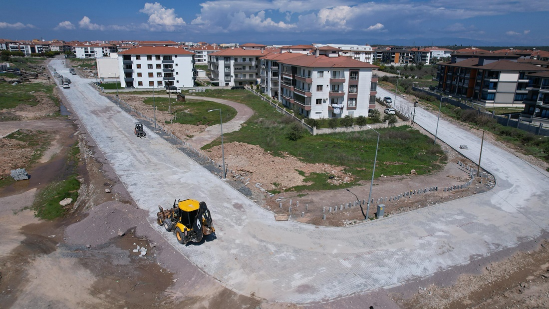 Ayvalık'ta Yol Yapım Çalışmaları Hızlandırıldı (2)