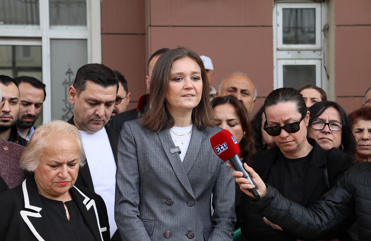 Başkan Durbay Şiddet Mağduru H.s.'nin Duruşmasına Katıldı (1)