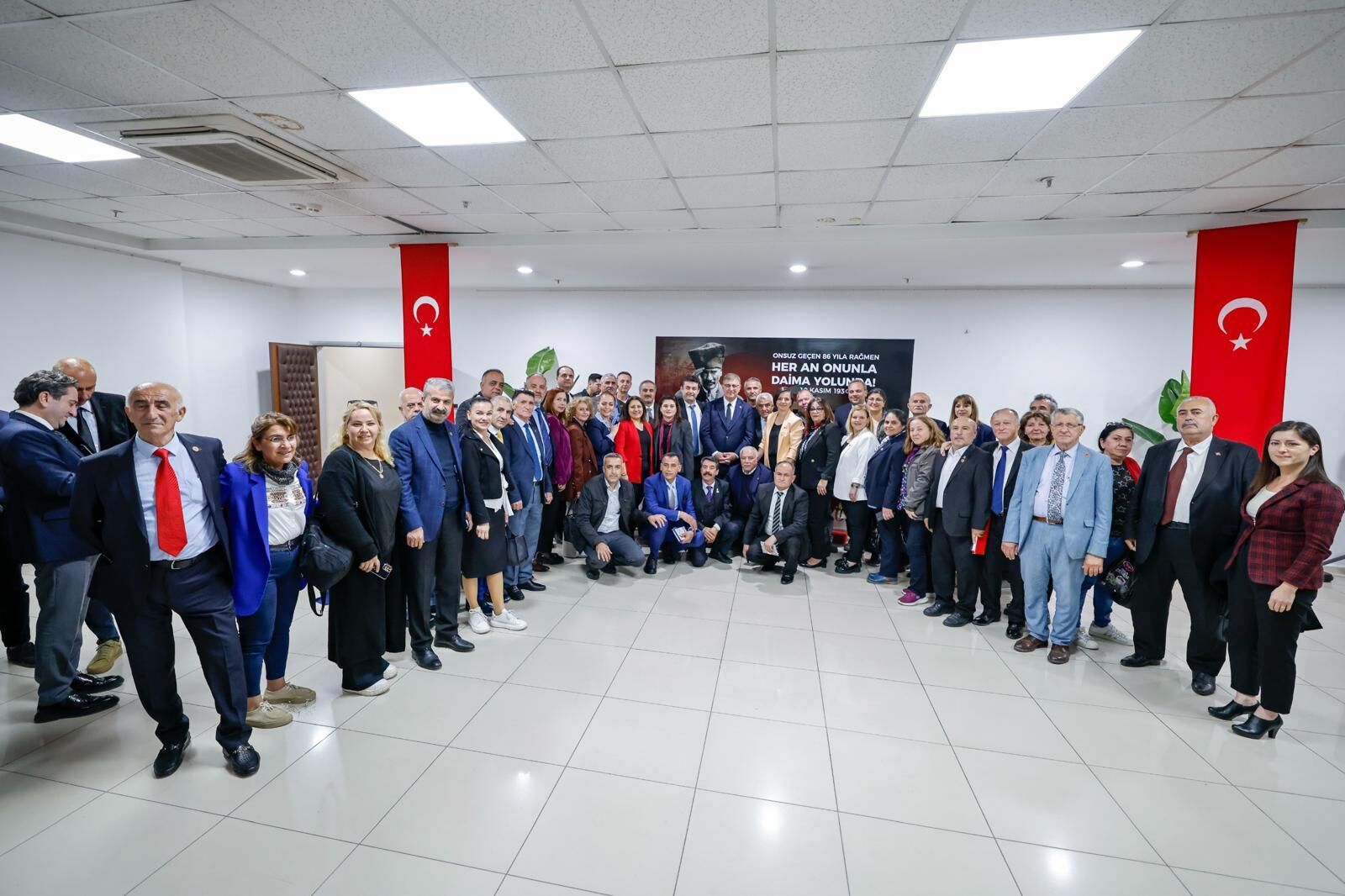 Başkan Tugay Karabağlar'da Muhtarlarla Buluştu1Kentsel Dönüşüm Için Komisyon Kurulacak