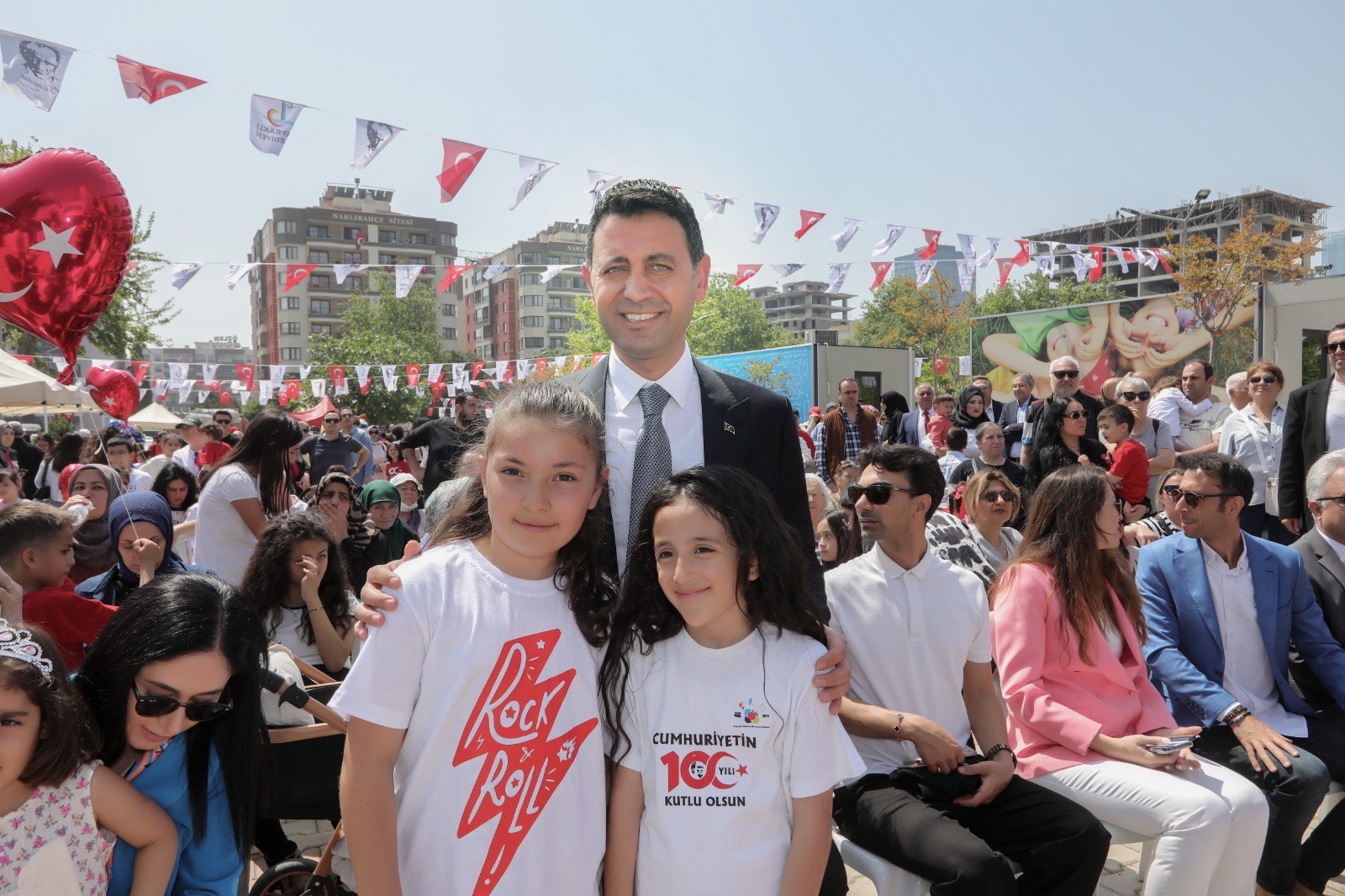 Bayraklı’da 23 Nisan Coşkusu Binlerce Çocuğu Buluşturdu (1)