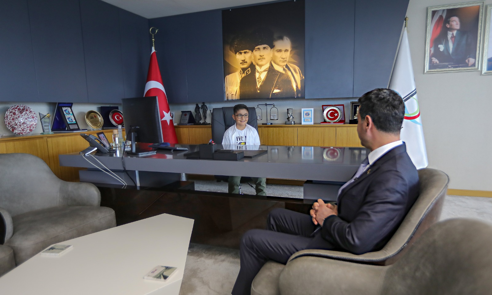 Bayraklı’da 23 Nisan’da Başkanlık Koltuğu Yunus Emre’nin Oldu (1)