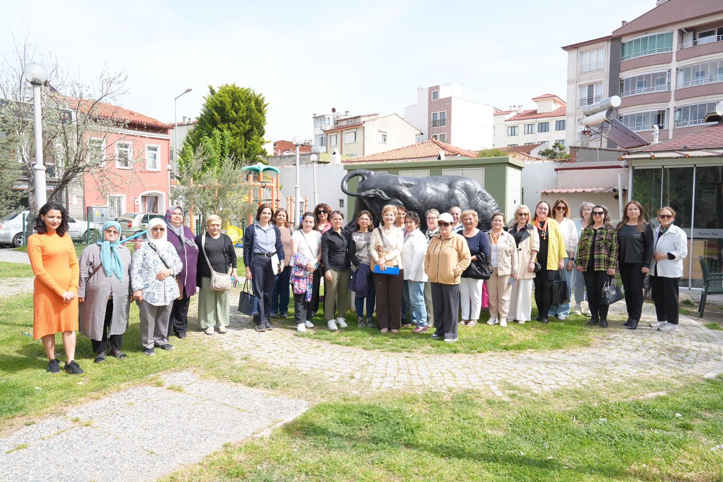 Burhaniye’de Kadınlar Mahkeme Mahallesi'nde Buluştu (1)