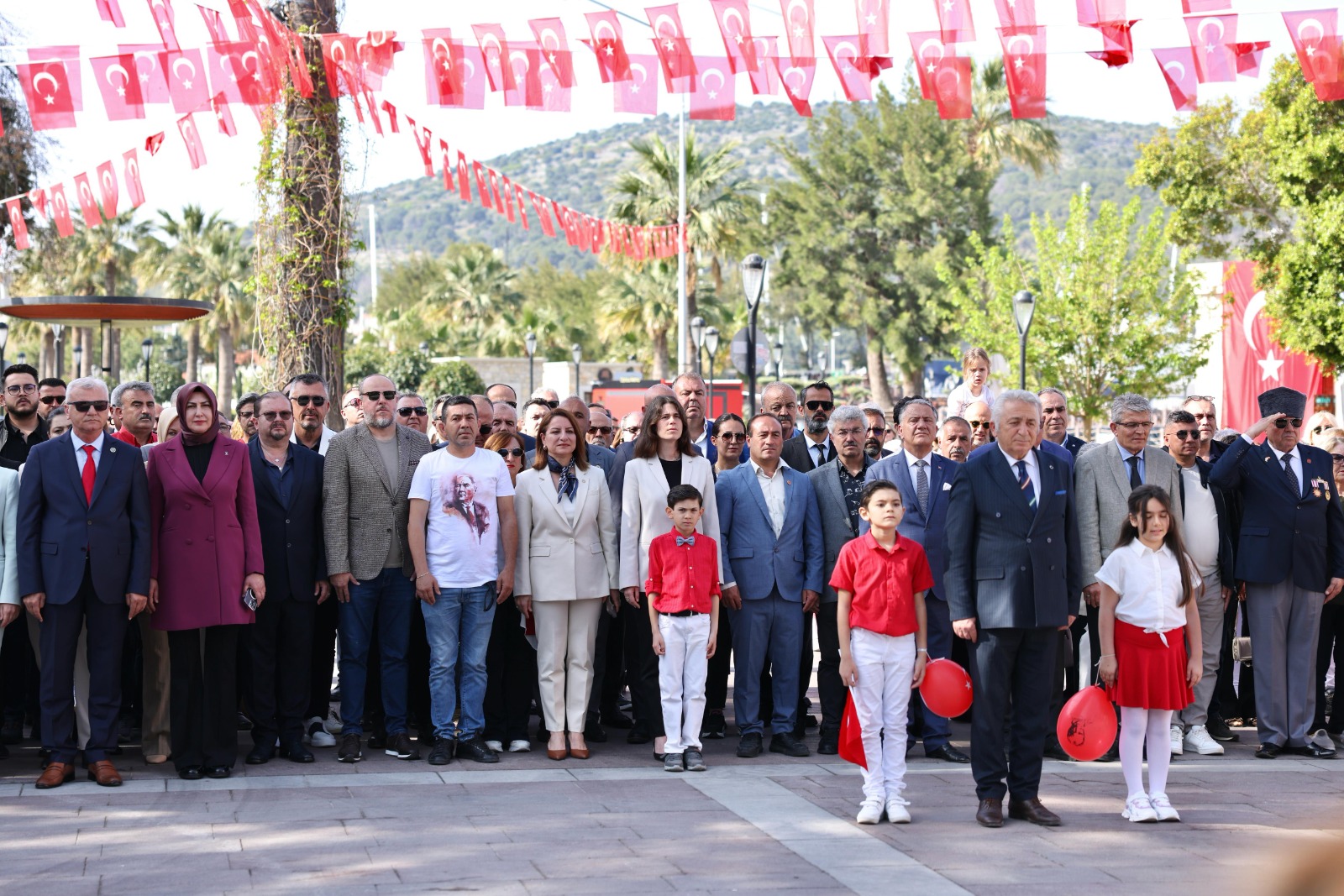 Çeşme’de 23 Nisan Coşkusu Başkanlık Koltuğu Saygın’a Emanet (6)
