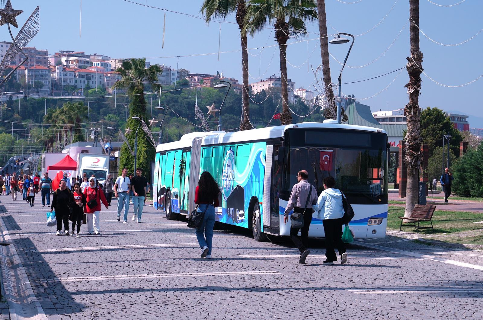 Eshot’un Gezici Sergisi 23 Nisan’da Konak'ta Yoğun Ilgi Gördü 1
