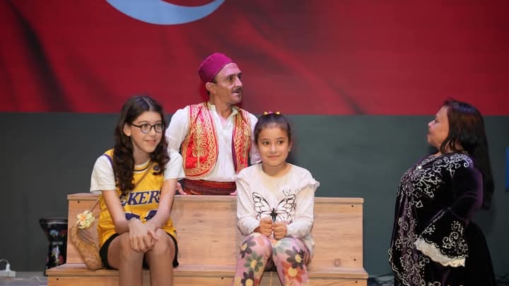 Gömeç’te Engelli̇ Oyuncular Mi̇ni̇k Kalplere Ti̇yatro İle Dokundu 1