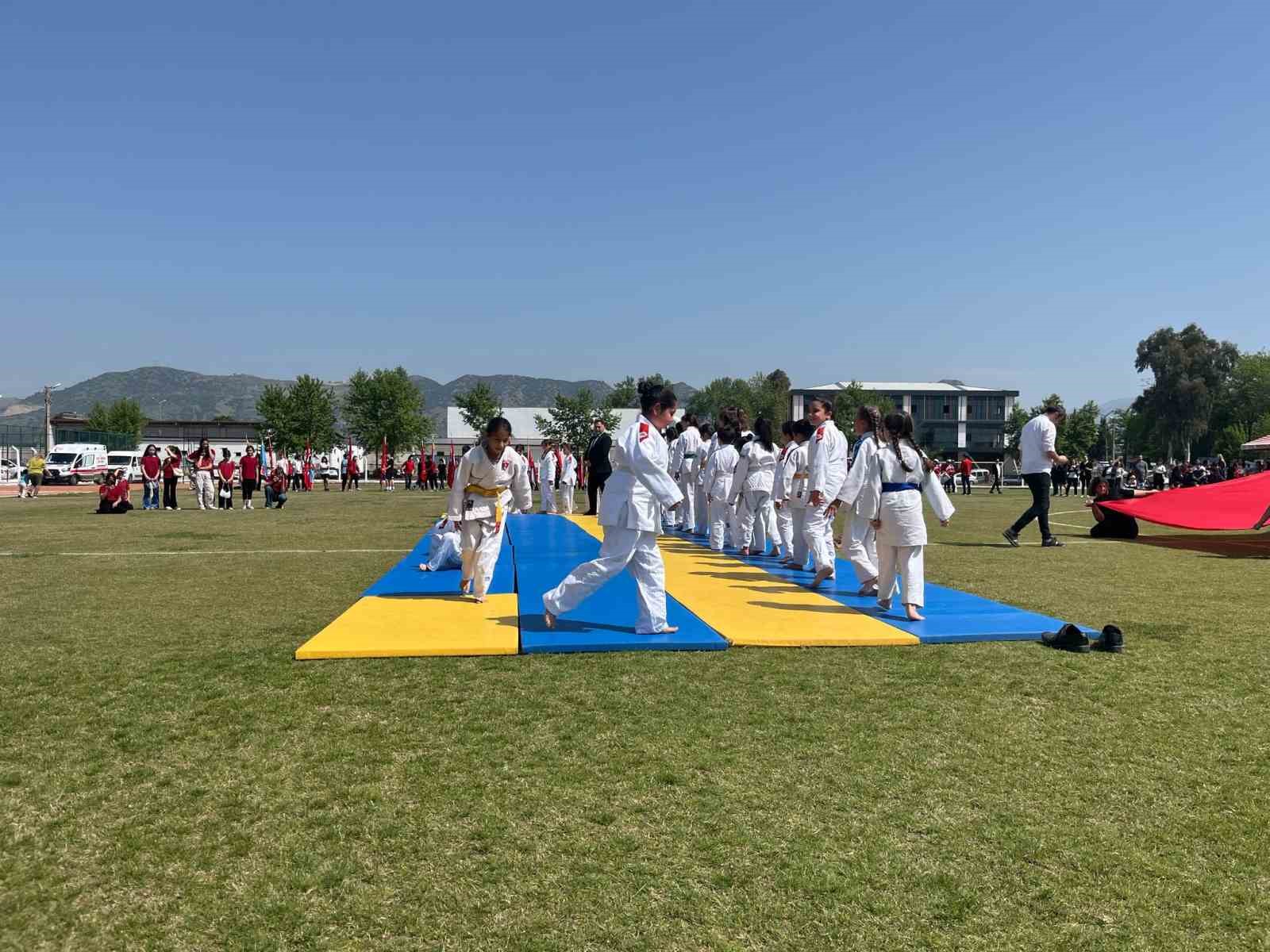 İncirliova’da 23 Nisan Coşkusu Stadyuma Taşındı 1