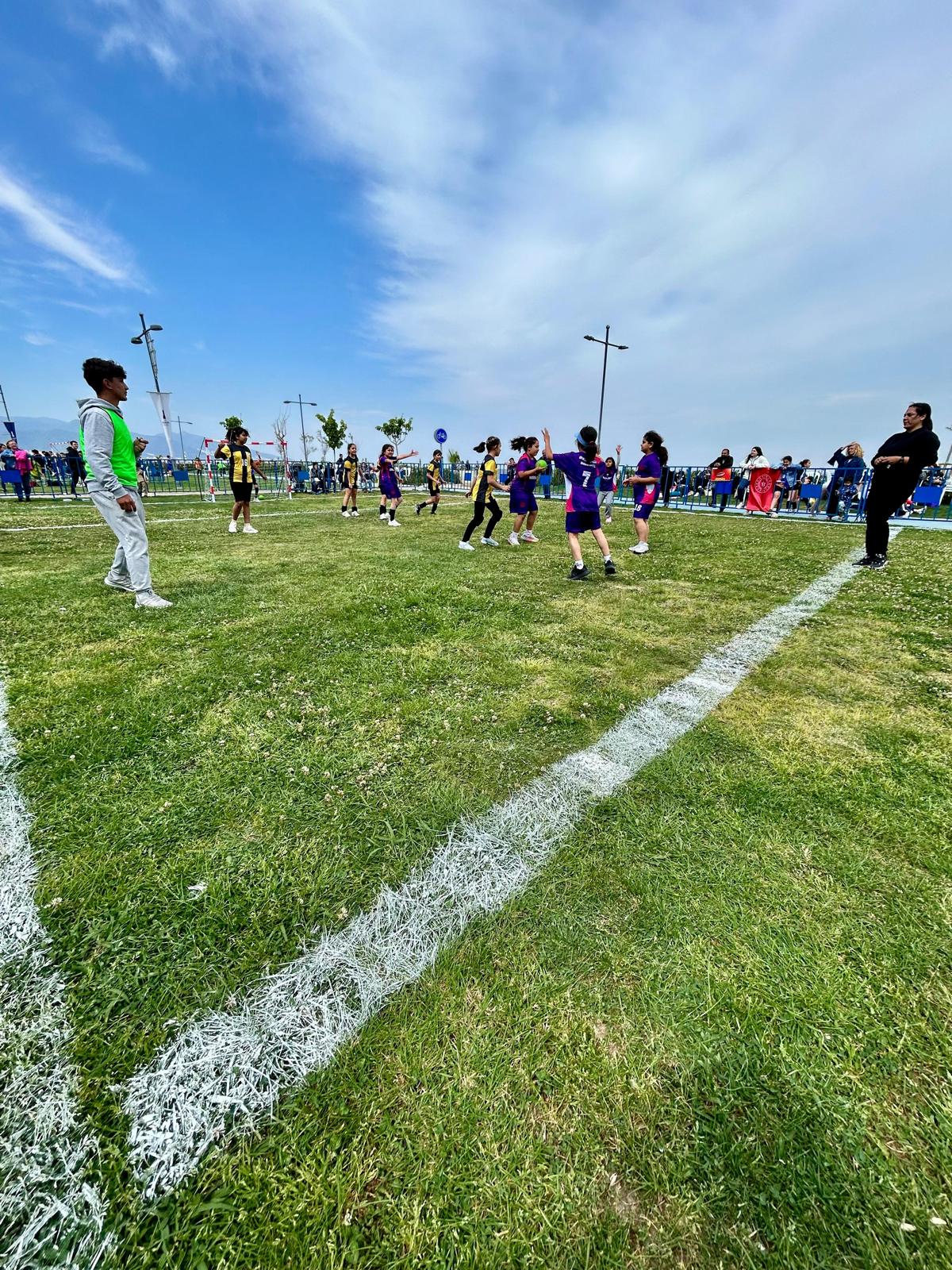 İzmir’de 23 Nisan Kapanışı Hentbol Şenliği Ile Taçlandı