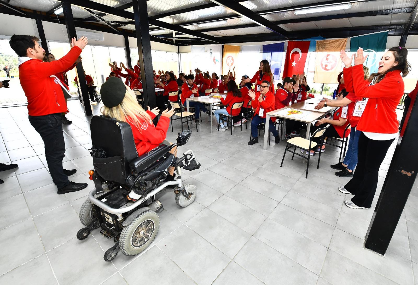 İzmir’de İyiliğe Yolculuk Kampı4 İzciler Bir Arada