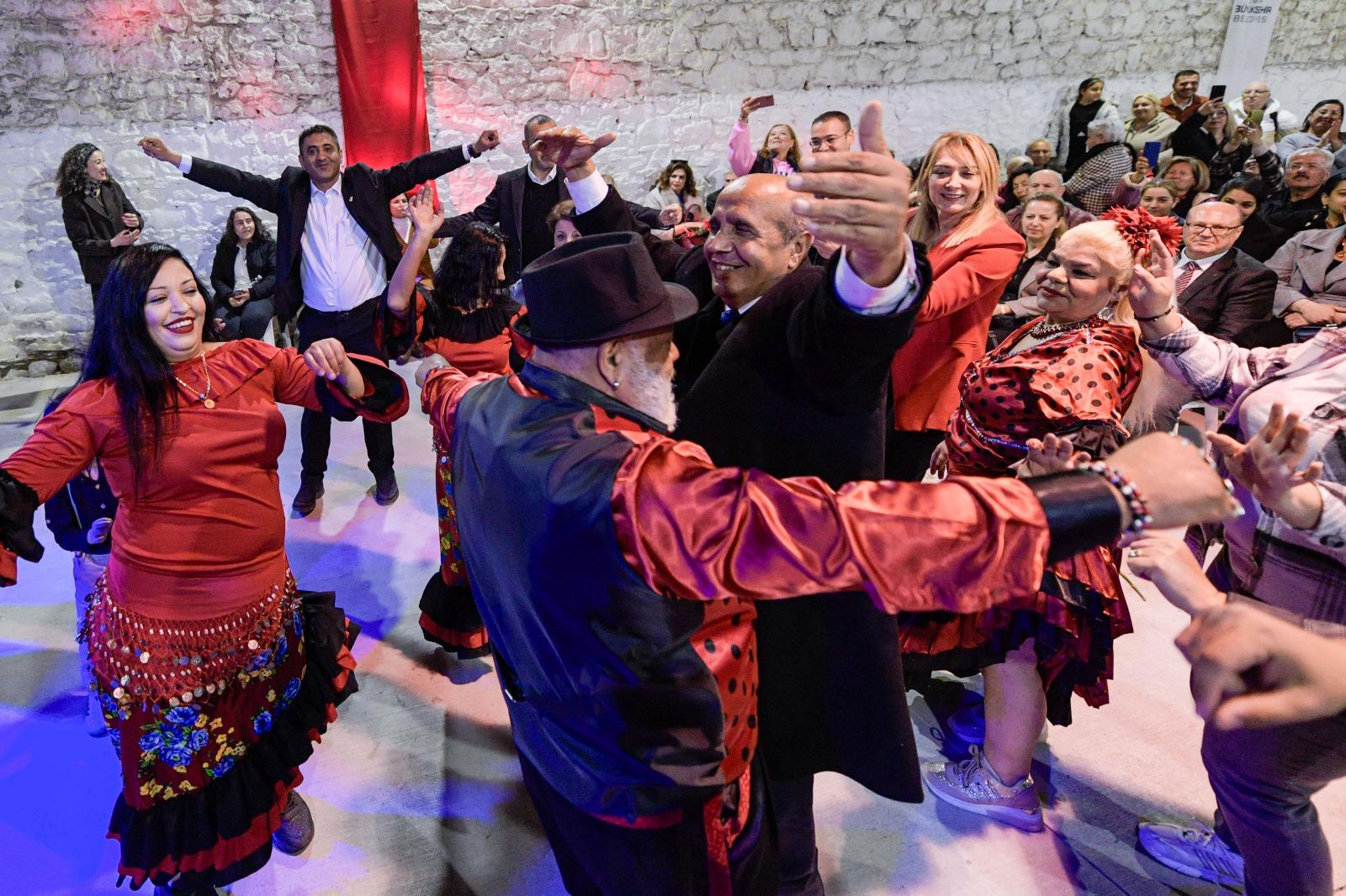İzmir'de Romanlar Günü’nde Kalpler 9 8'Lik Ritimle Attı