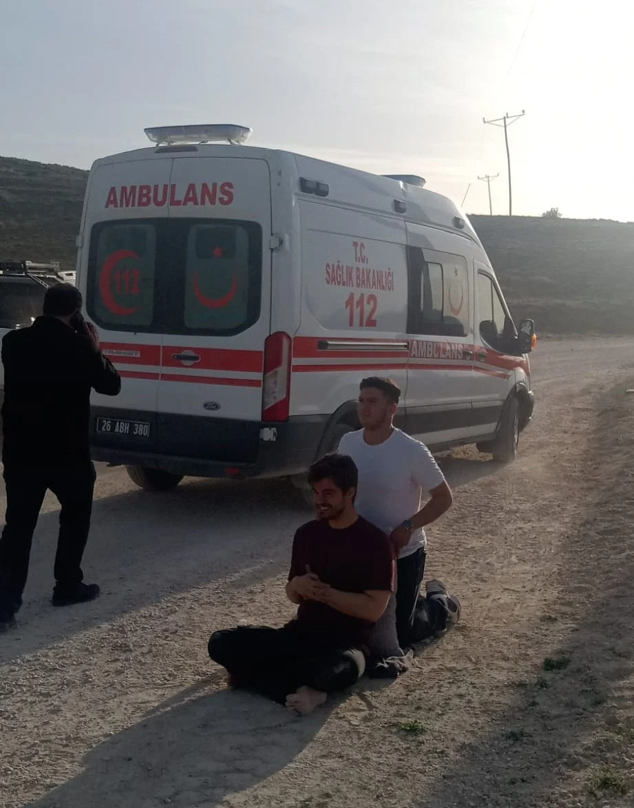 Kaza Geçiren Berk Atan Yoğun Bakımda! Olay Yerinden İlk Görüntüler-1