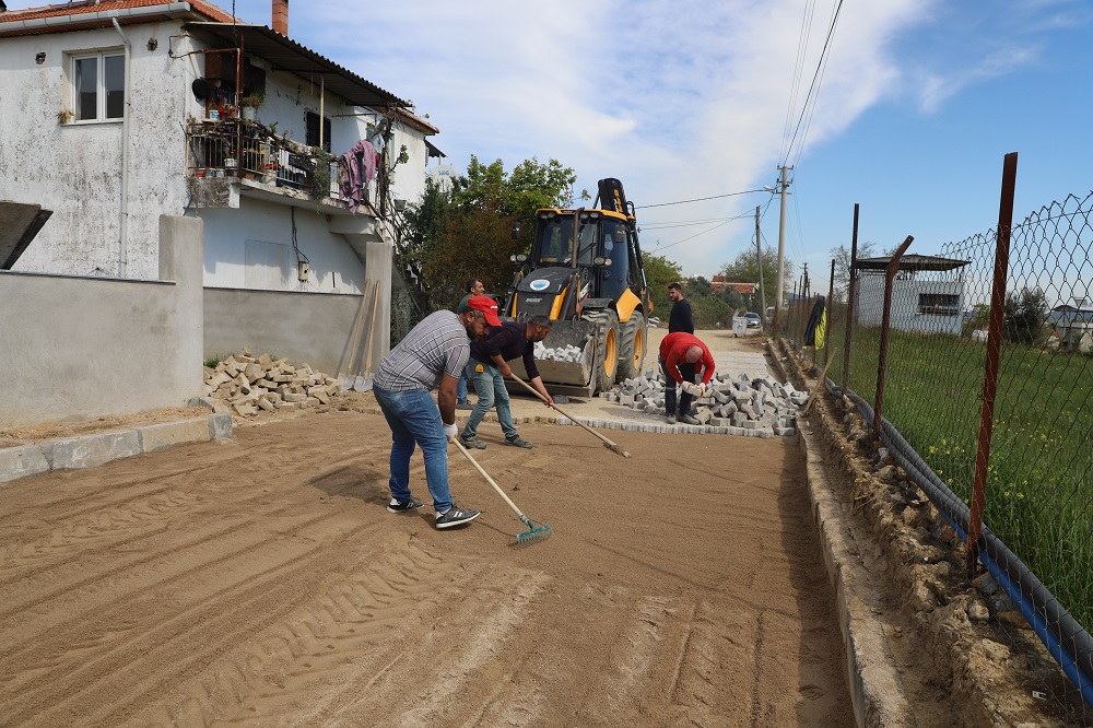 Menderes Ataköy’de Yol Çalışmaları Hız Kesmiyor (2)