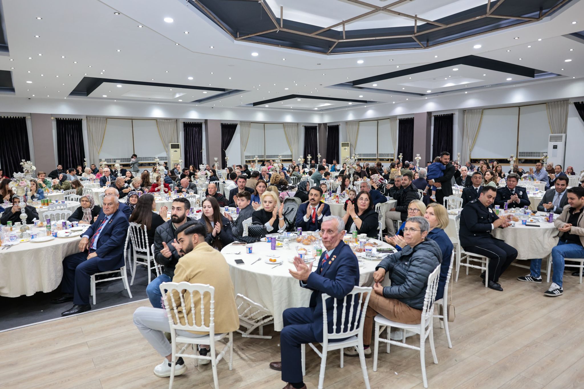 Menemen’de Polis Teşkilatına Vefa Gecesi “Sizler Milletin Vicdanısınız” (1)