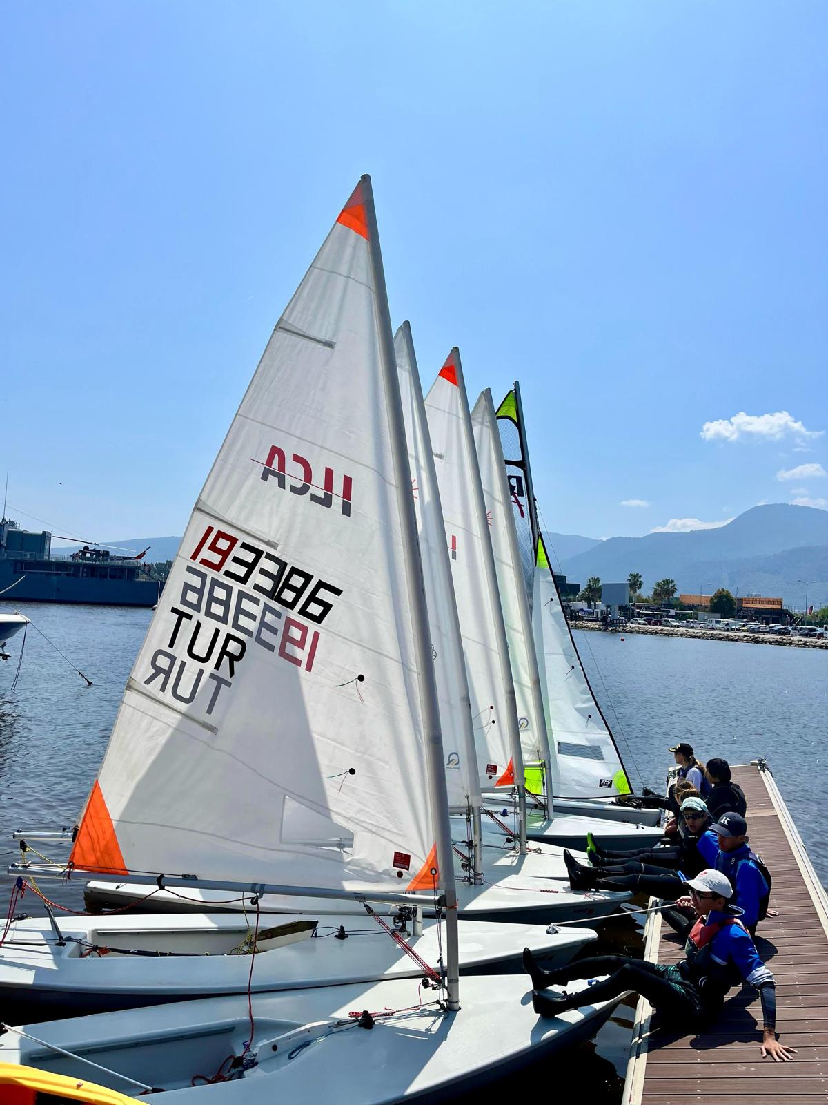 Yelken Açtılar, Sörfle Tanıştılar İzmir'de 23 Nisan Su Sporları Şenliği