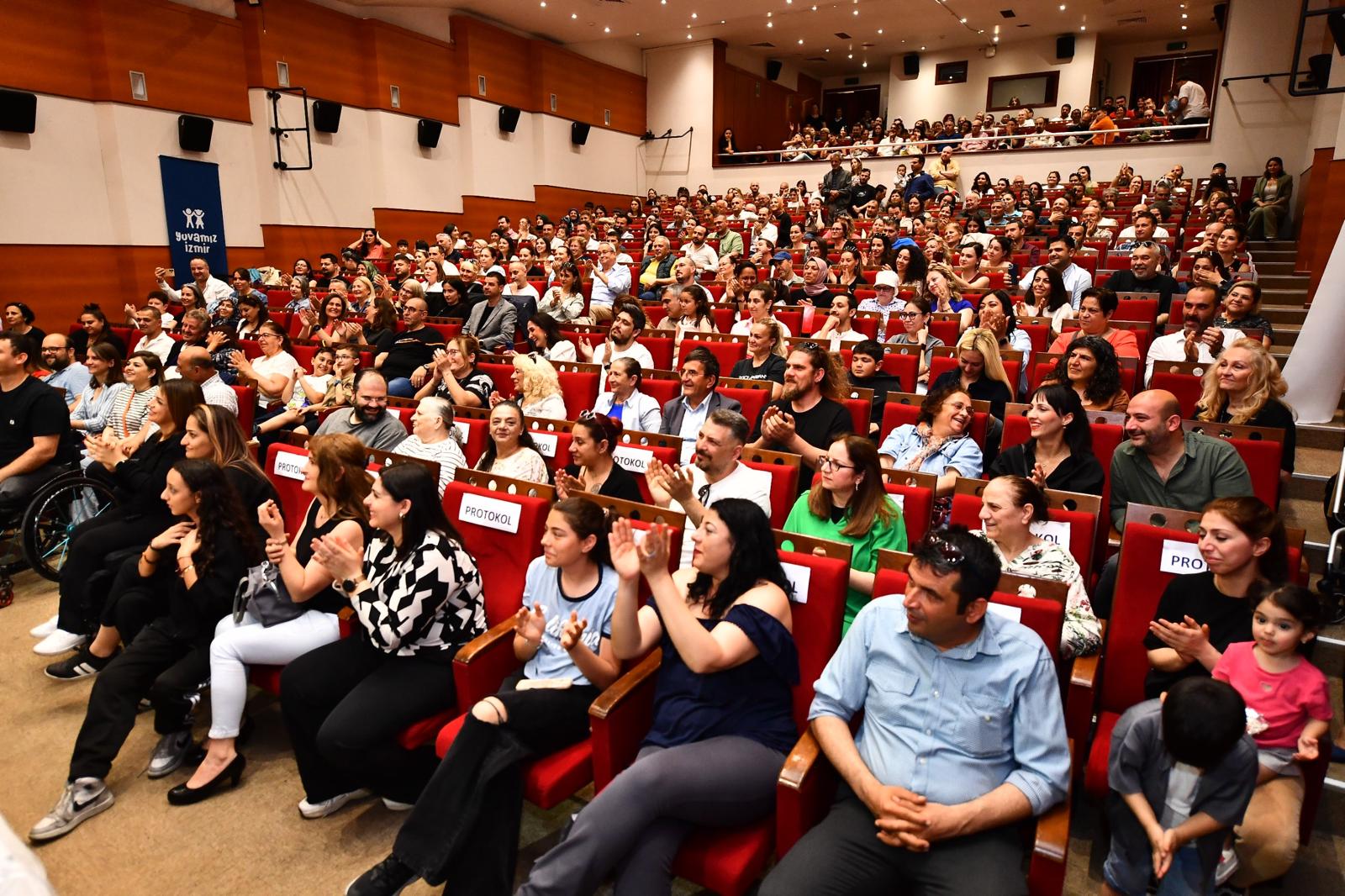 Yuvamız İzmir’de 23 Nisan Coşkusu Tüm Şubeleri Sardı