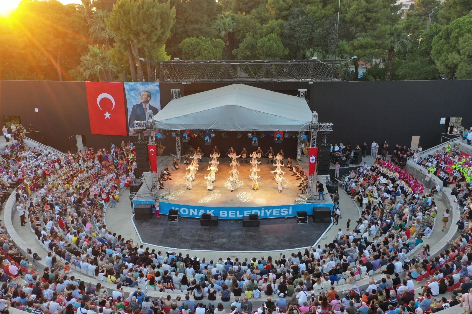 450 Dansçı Konak’ta Sahne Alacak Halk Oyunları Şenliği Başlıyor (3)