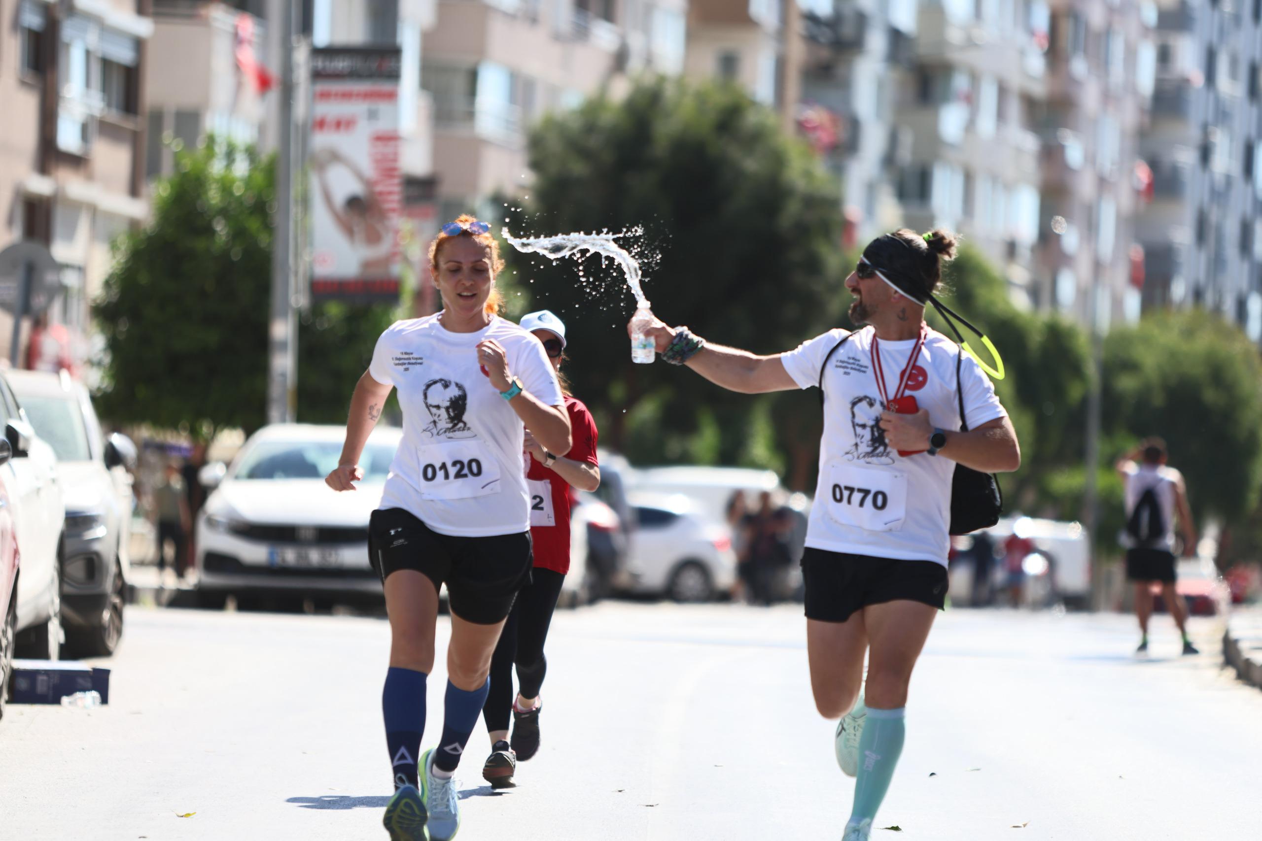 715 Sporcu Karabağlar’da Cumhuriyet Ve Bağımsızlık Için Koştu (2)