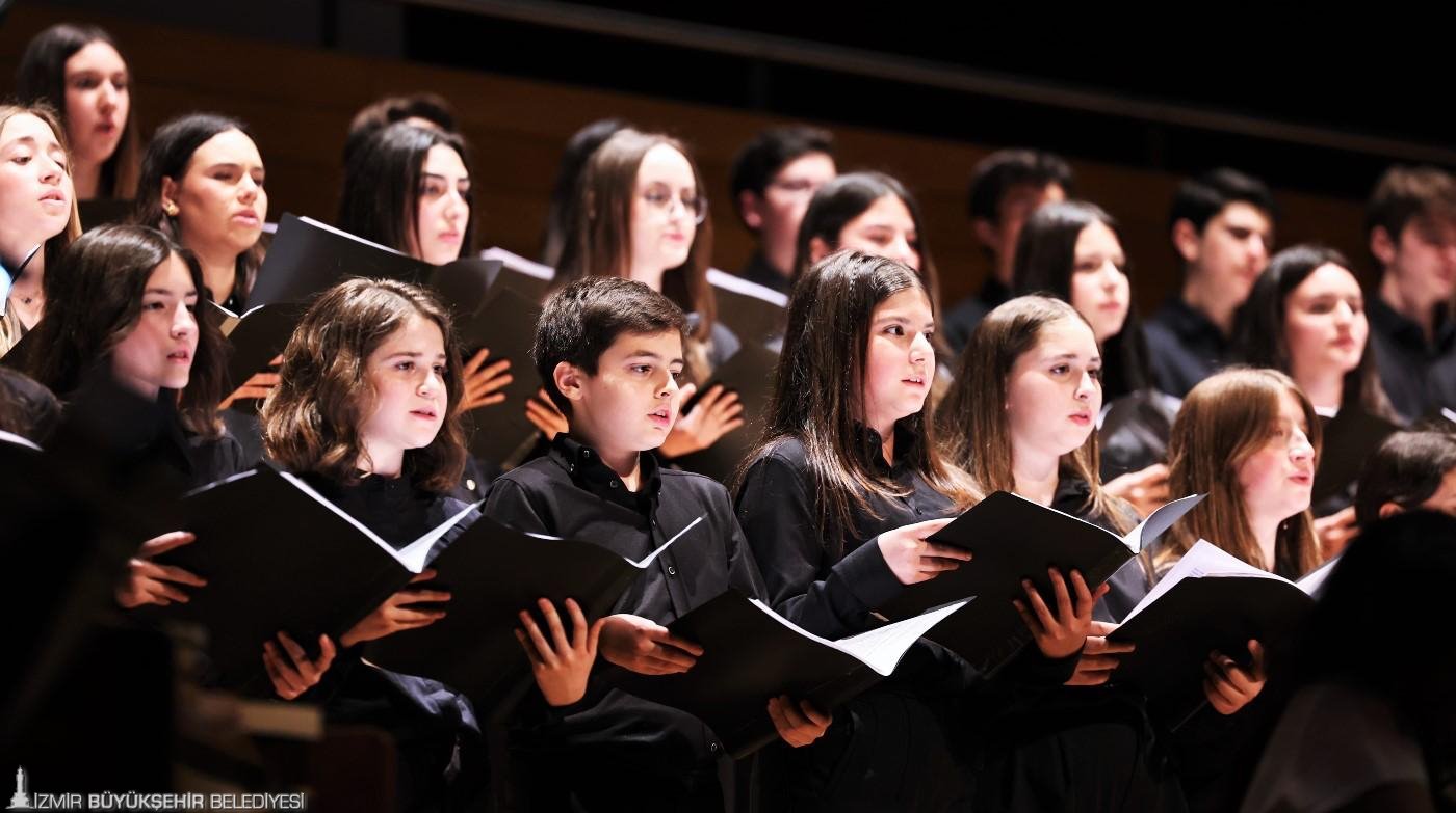 Aassm'de Şiir Ve Müzik Buluştu 1Kalemin İzinde Ezgiler