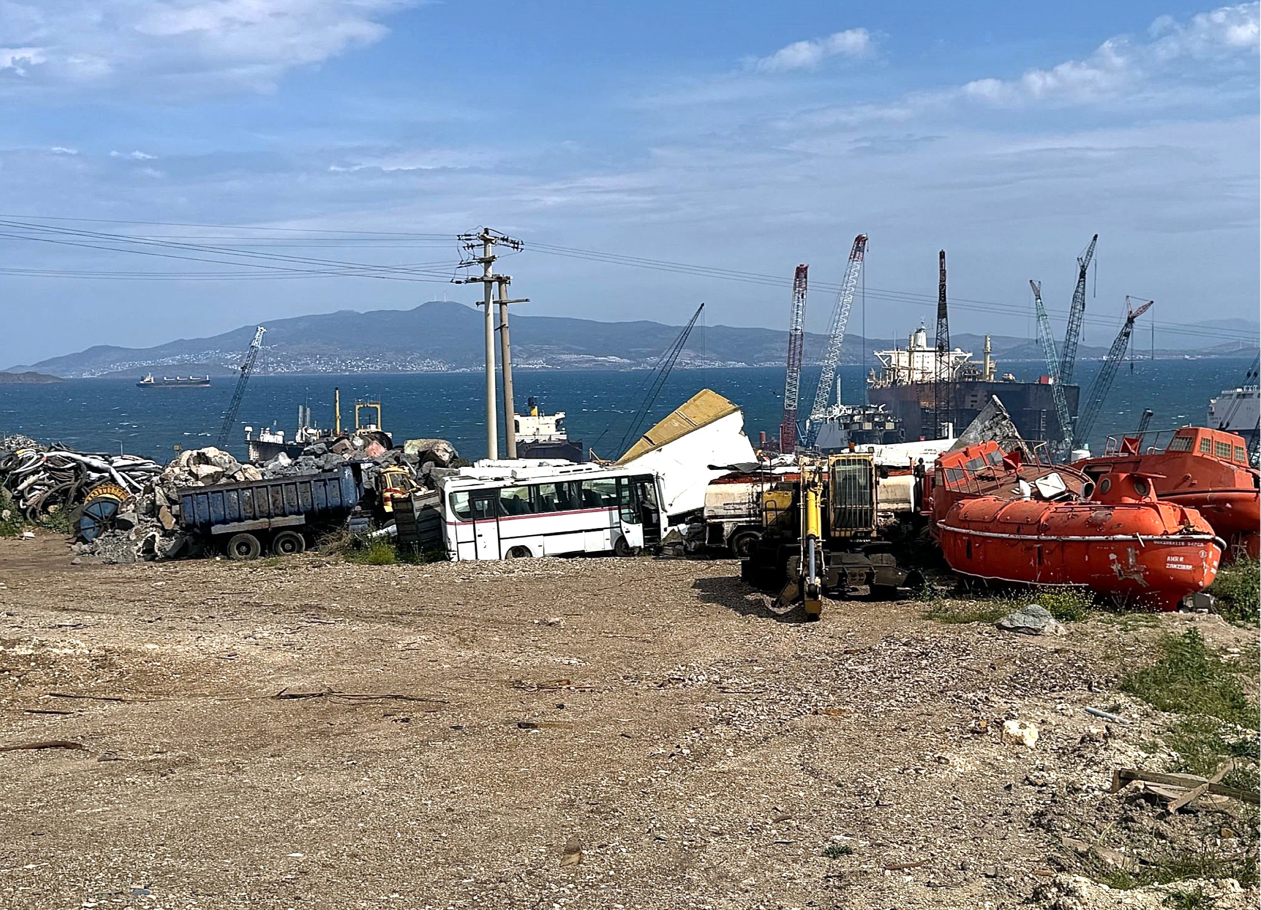 Aliağa Gemi Söküm Bölgesi’nde 15 Bin Ton Tehlikeli Atık Tespit Edildi (2)