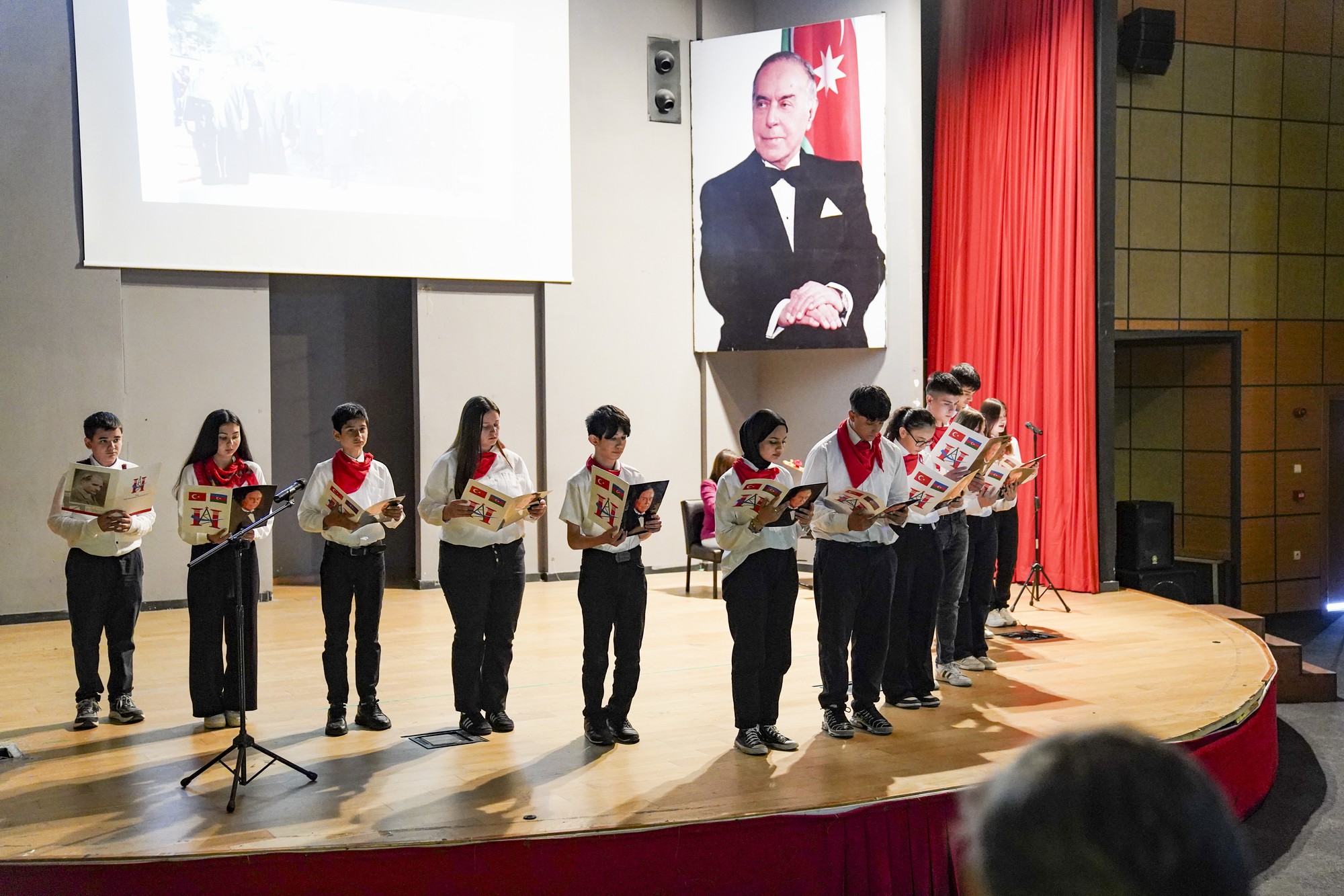 Aliağa’da Heydar Aliyev 102. Doğum Yılında Anıldı (2)