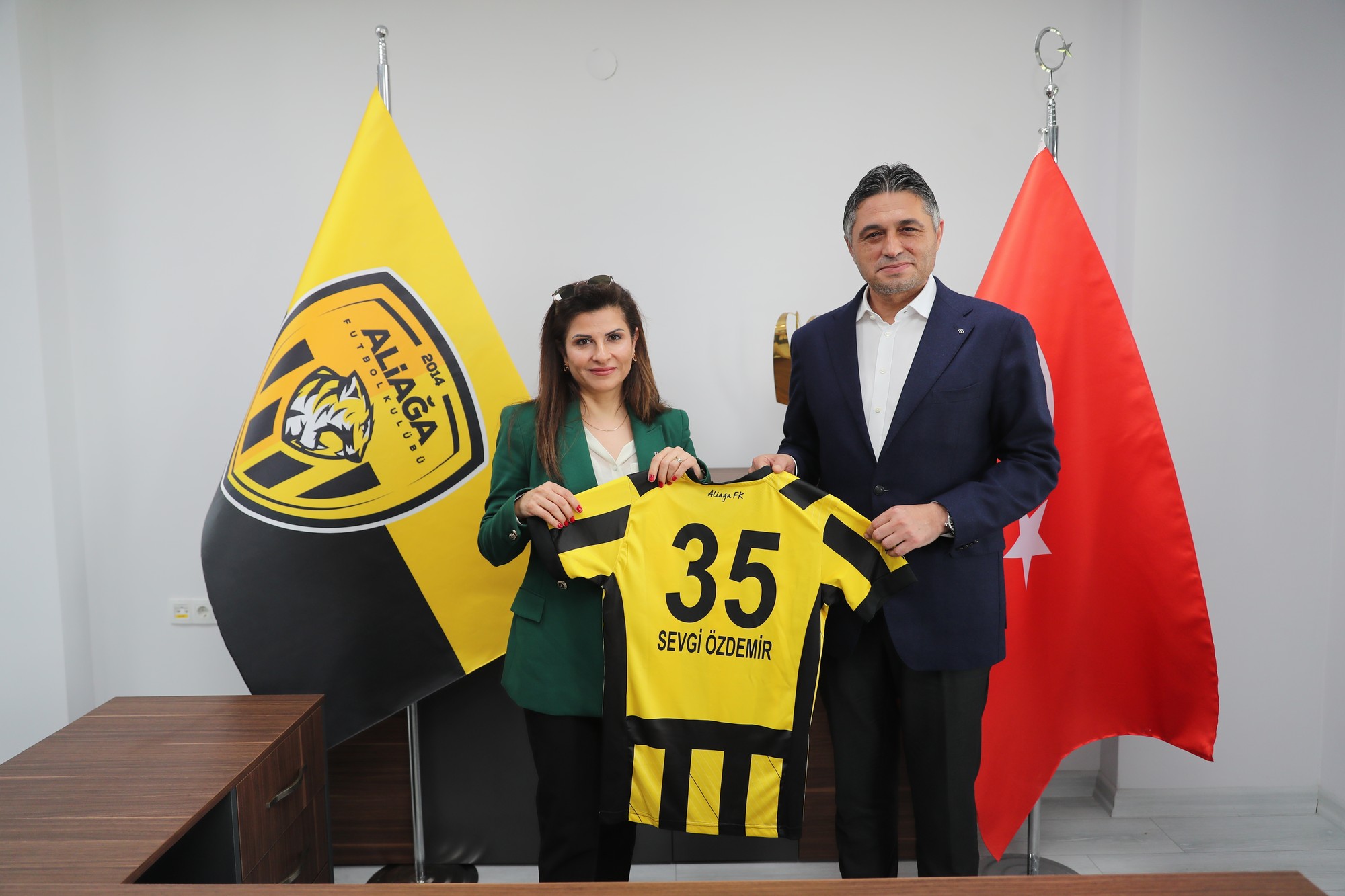 Aliağaspor Fk, 2. Lig Kupasını Tff’den Teslim Aldı (1)