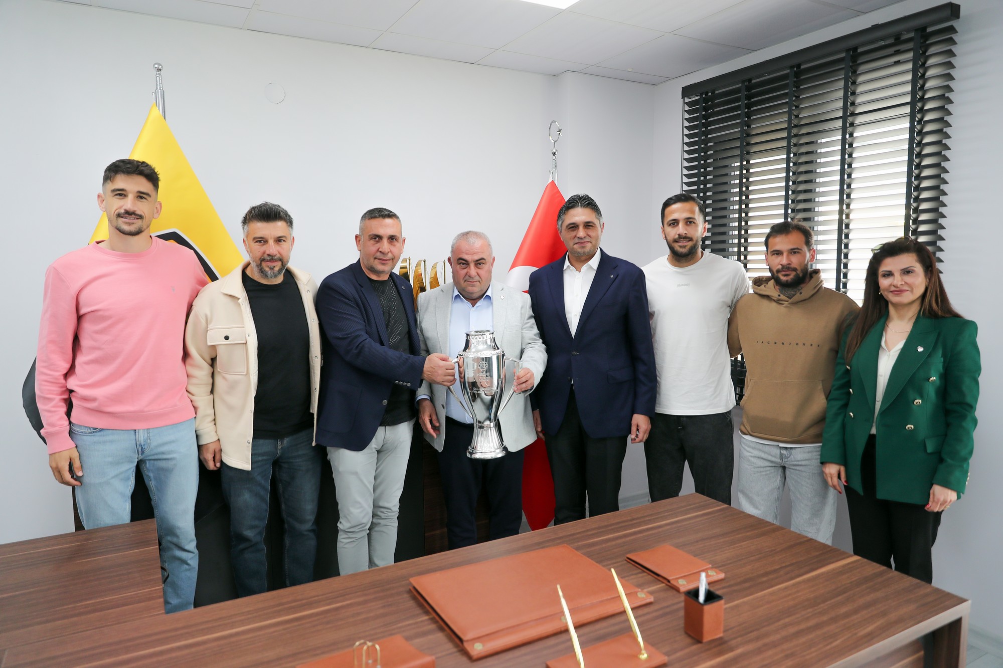 Aliağaspor Fk, 2. Lig Kupasını Tff’den Teslim Aldı (2)