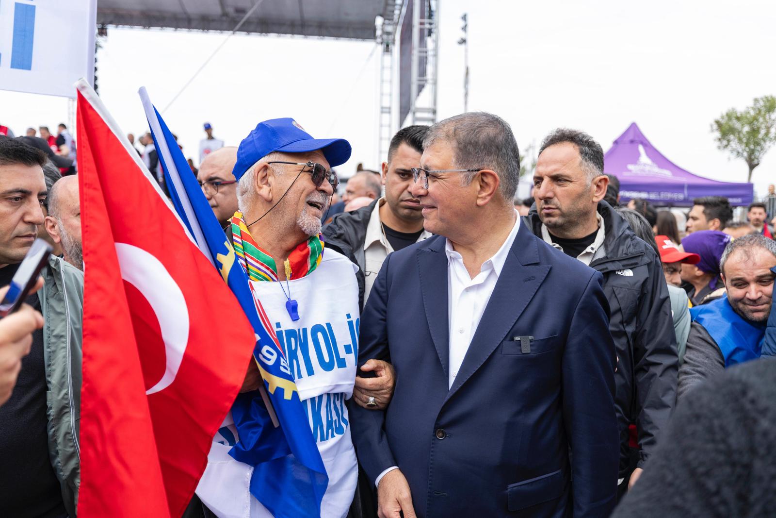 Başkan Tugay Emekçilerle Yürüdü Arzu Ettiğimiz Özgürlüklere Kavuşacağı