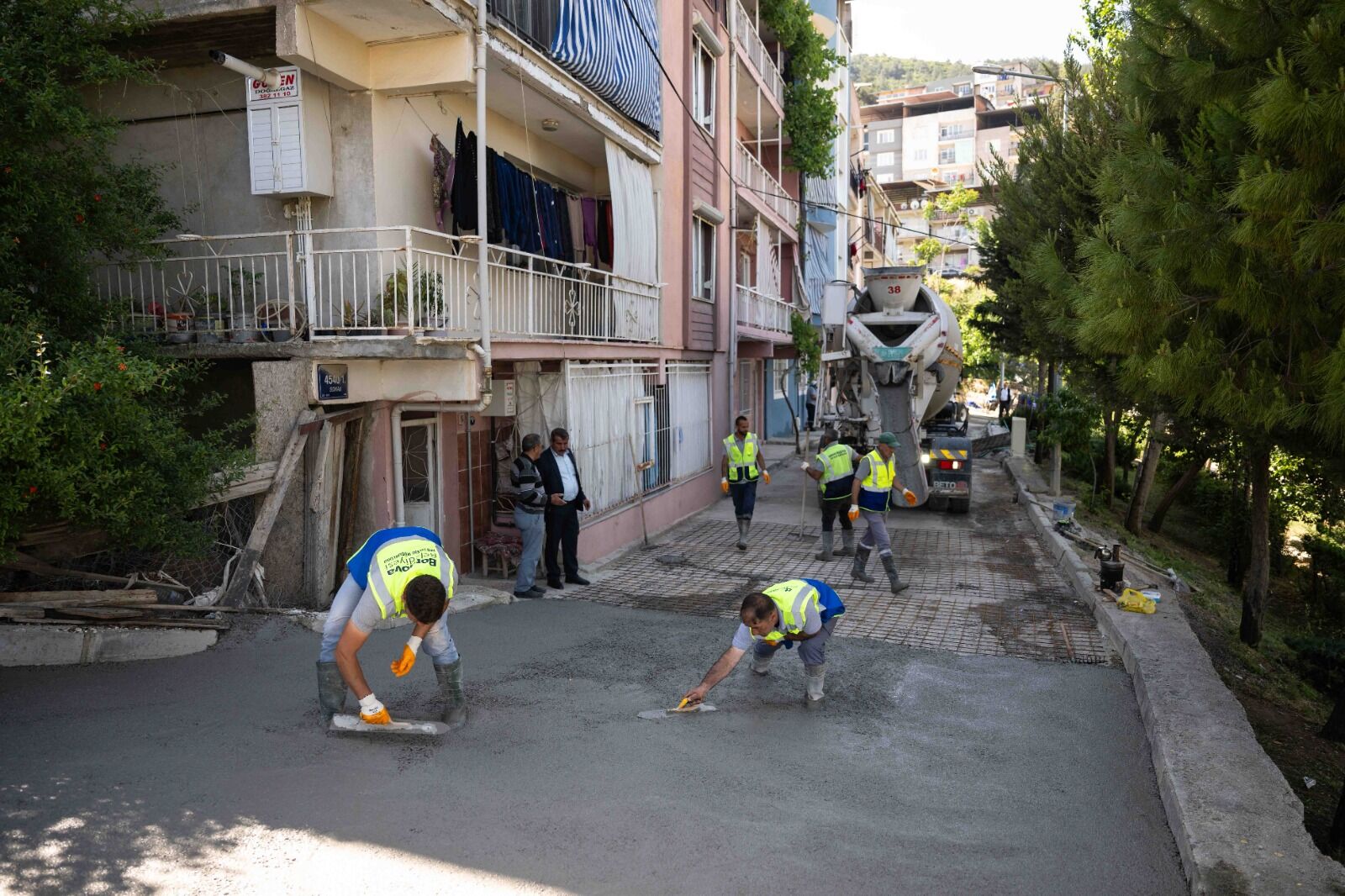 Bornova Altındağ’da 25 Sokağa Beton Yol Konforu (3)