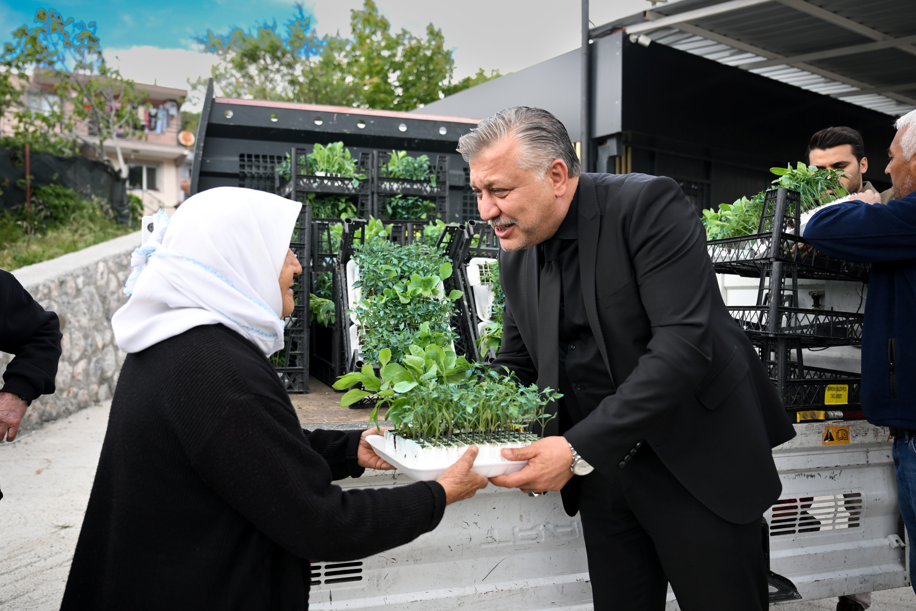 Bornova Belediyesi’nden Kırsala 400 Bin Fide Desteği (3)