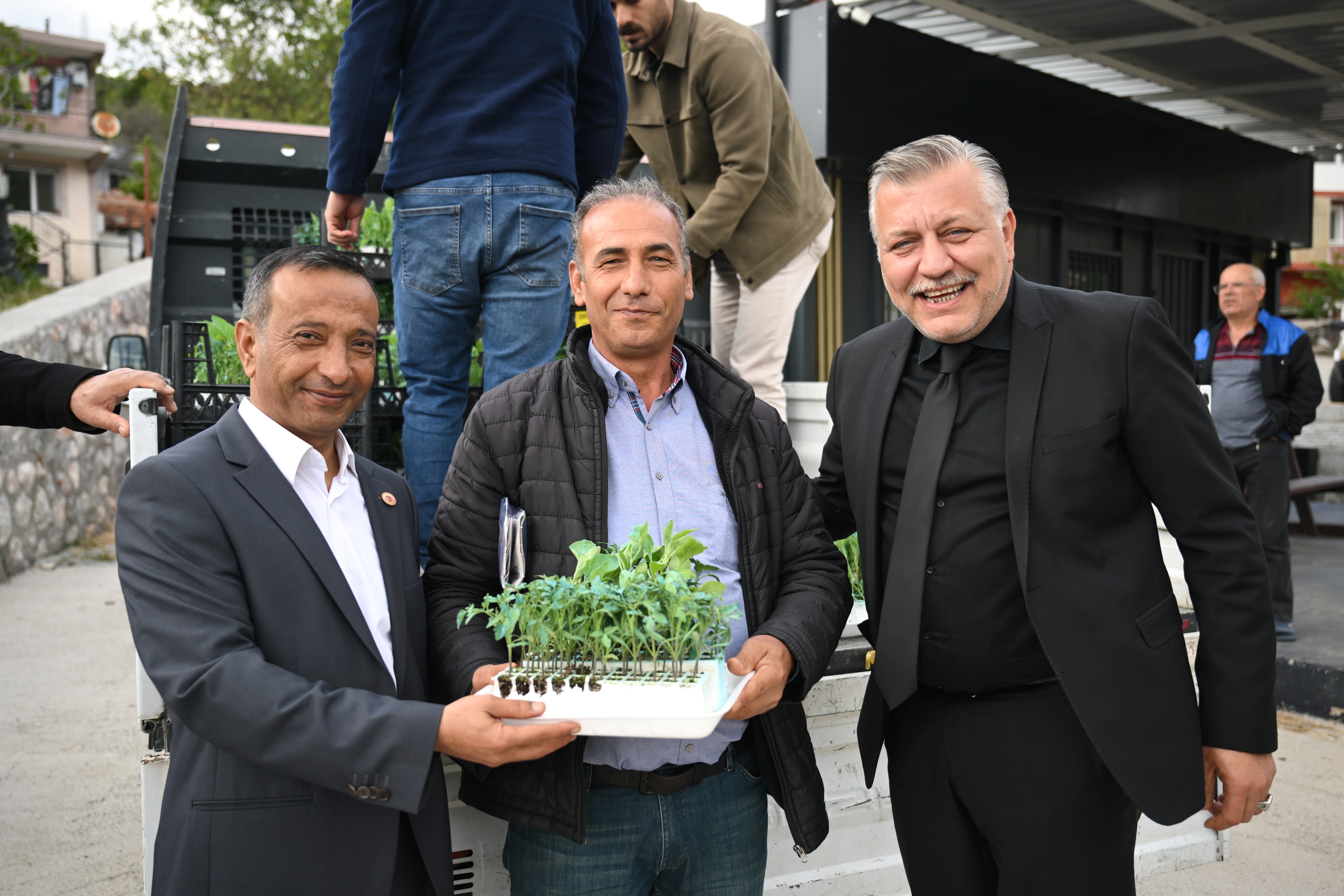 Bornova Belediyesi’nden Kırsala 400 Bin Fide Desteği (4)