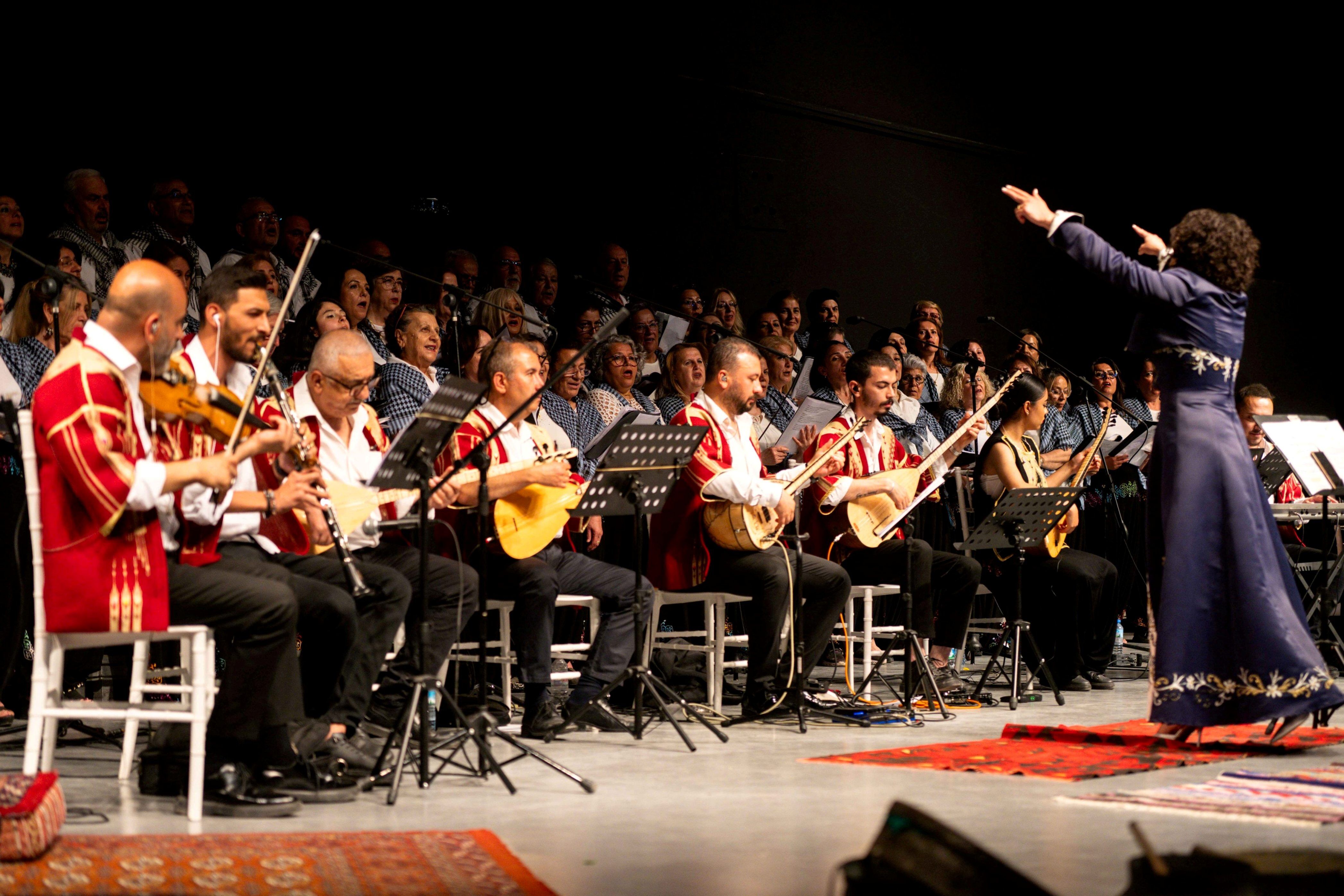 Bornova’da 4. Uluslararası Halk Dansları Festivali “Halay” Temasıyla Başladı (2)