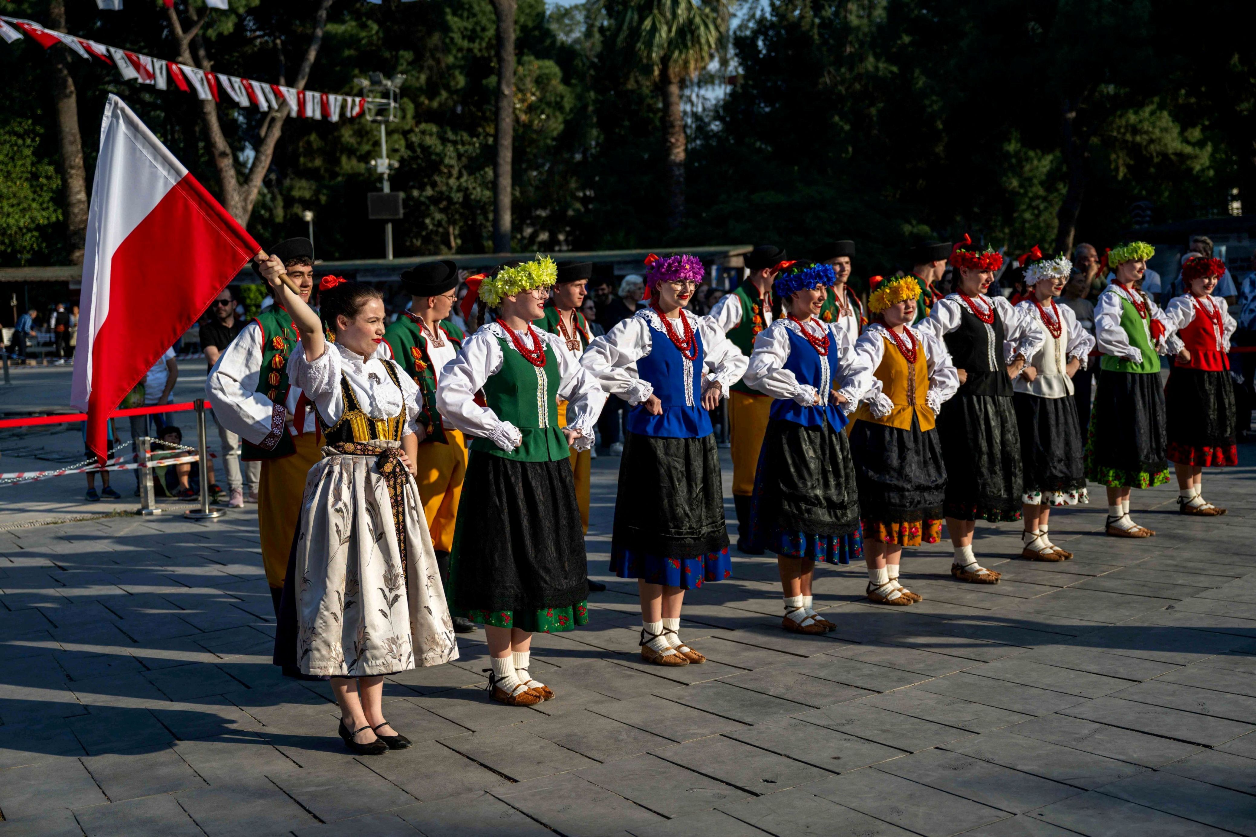 Bornova’da 4. Uluslararası Halk Dansları Festivali “Halay” Temasıyla Başladı (3)