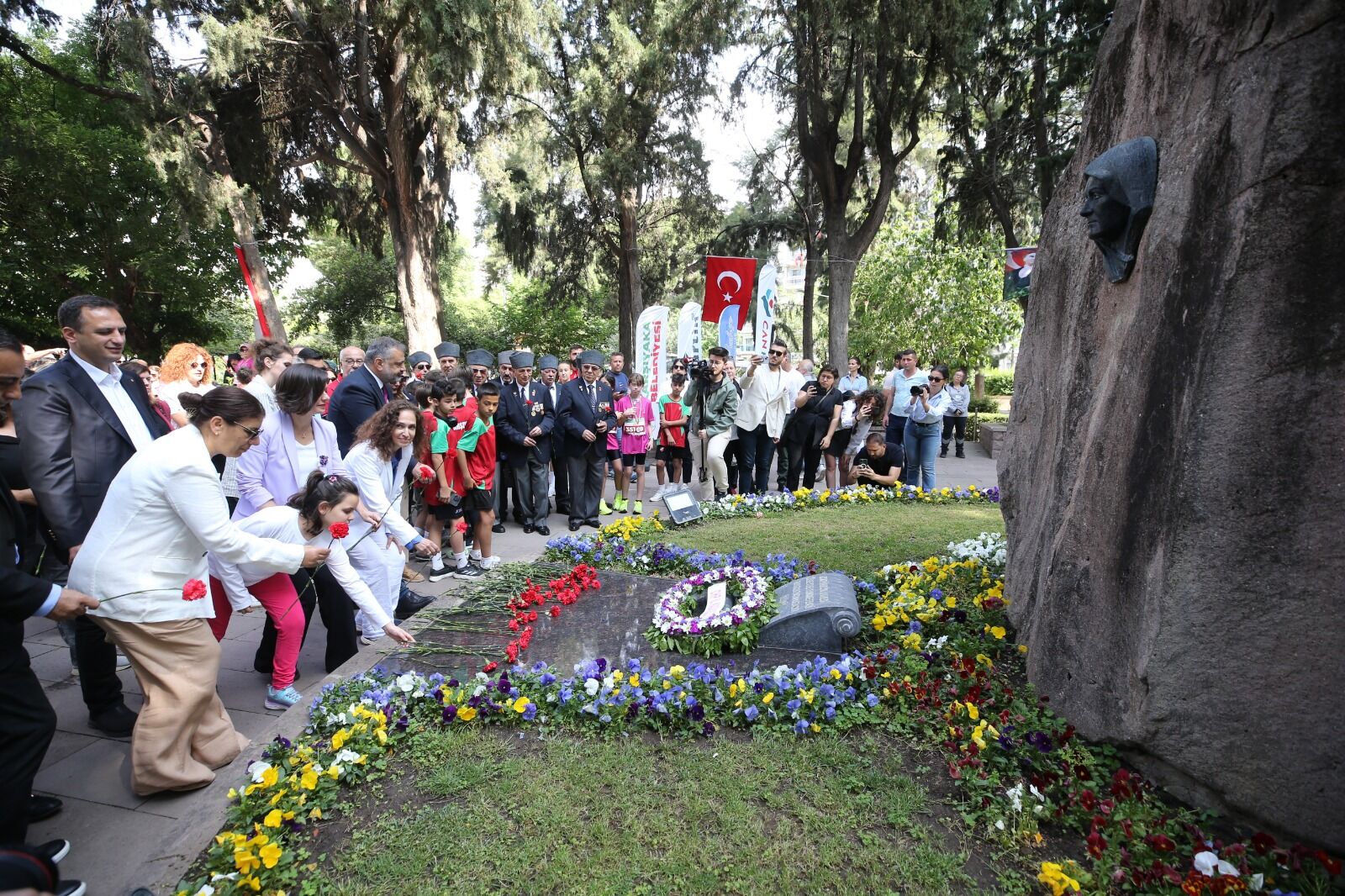 Bornova'da Anneler Günü'nde Tarih, Doğa Ve Sevgi Bir Arada (2)