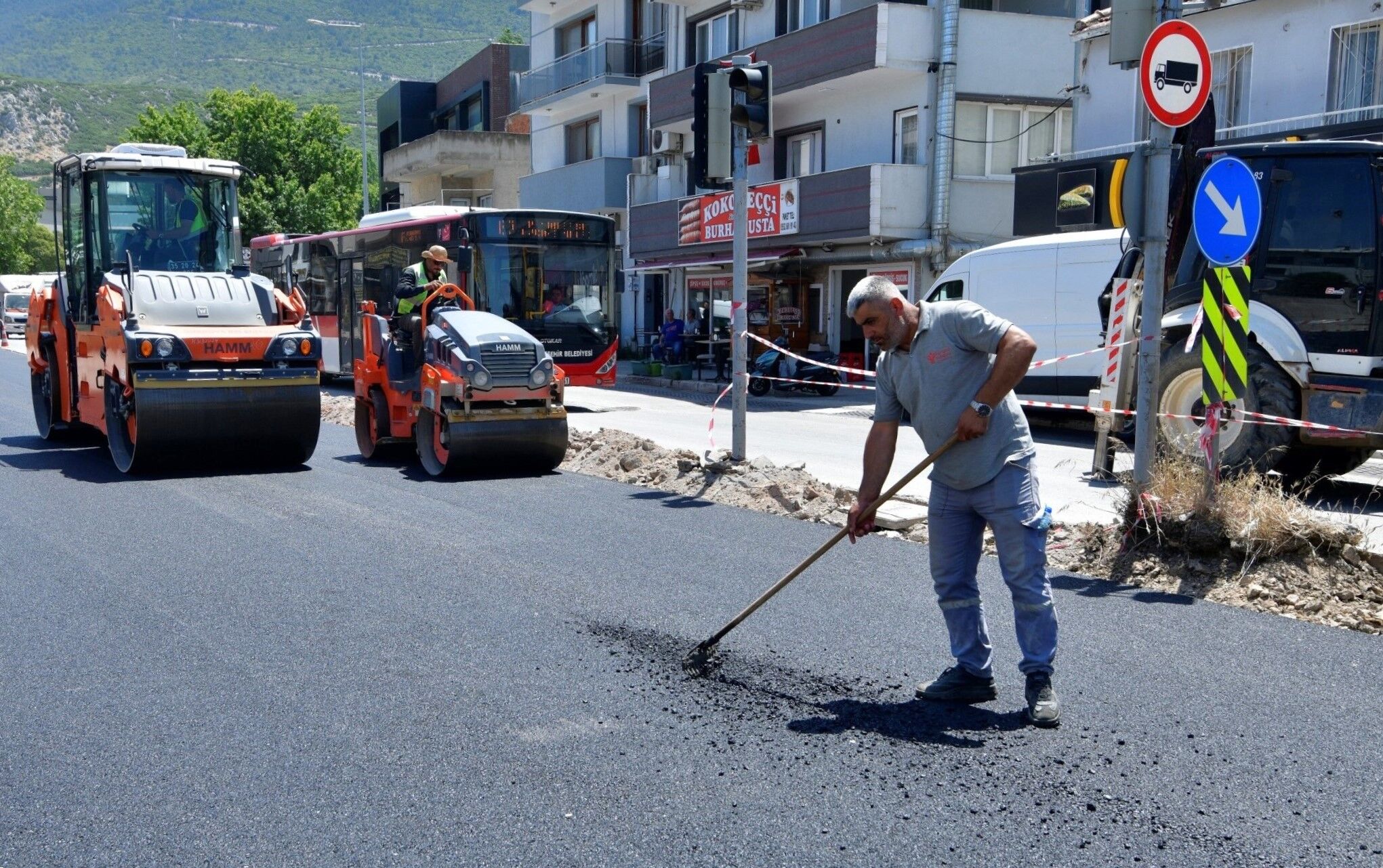 Bornova’da Yeni Yol Ambulanslara Dakikalar Kazandırdı (2)