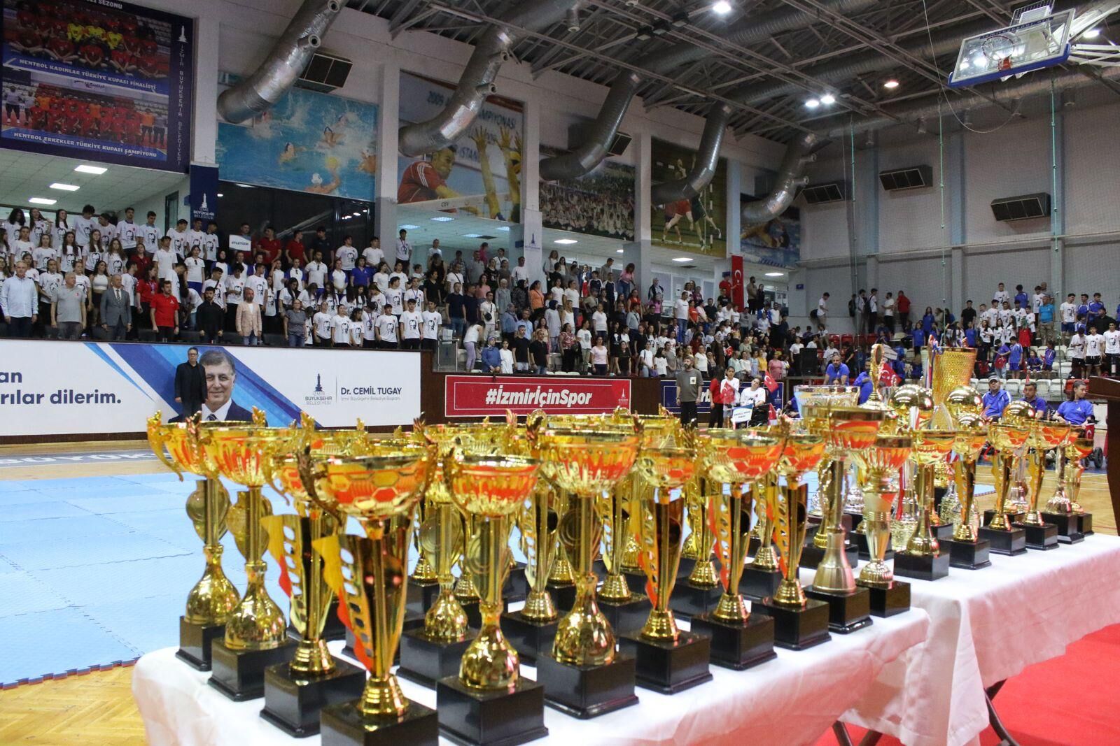 Celal Atik Spor Salonu’nda Gençlik Buluşması1