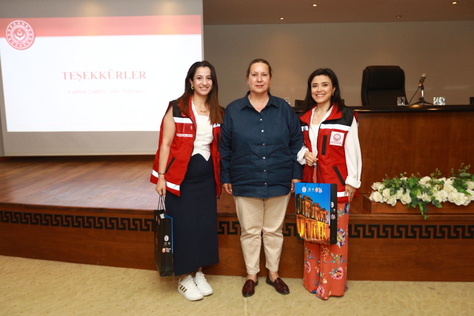 Efes Selçuk’ta Kadına Şiddetle Mücadele Semineri Düzenlendi (2)