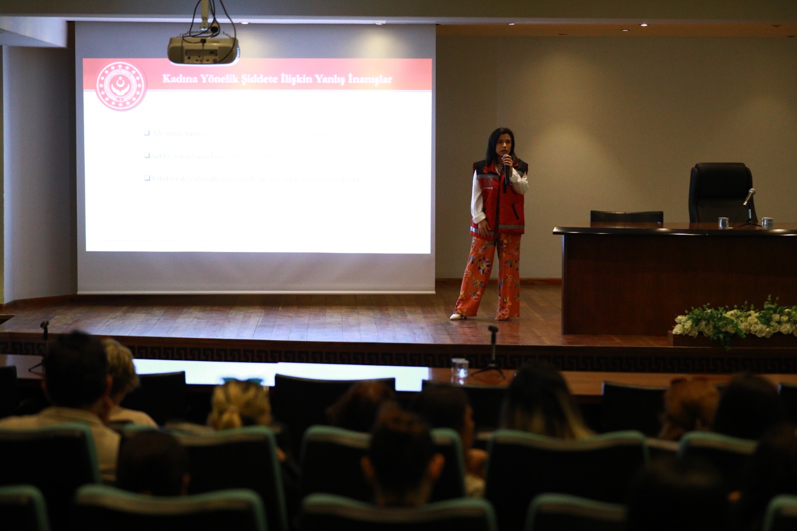 Efes Selçuk’ta Kadına Şiddetle Mücadele Semineri Düzenlendi (3)