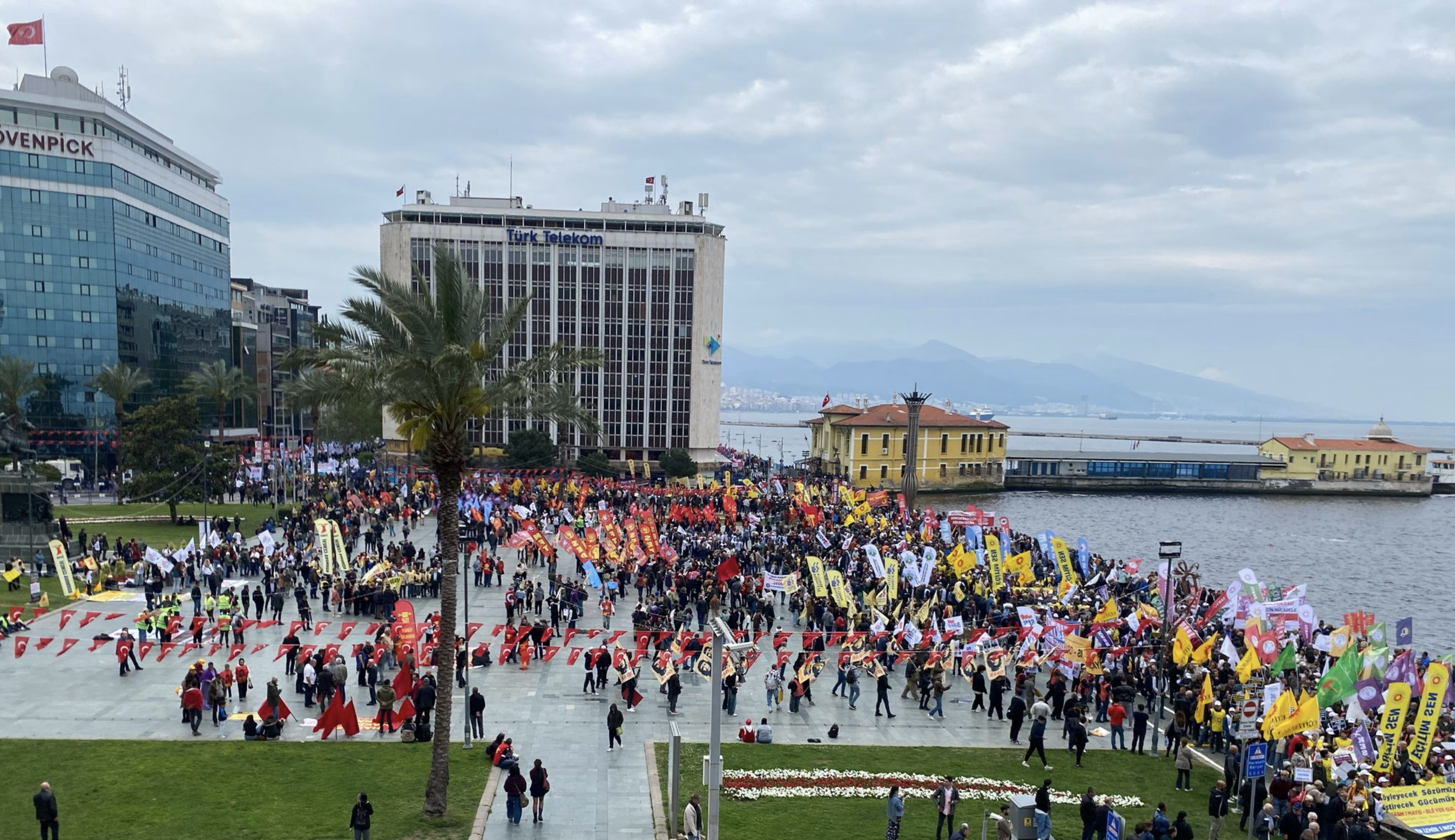 İzmir 1 Mayıs İşçi Bayramını büyük bir coşkuyla kutladı