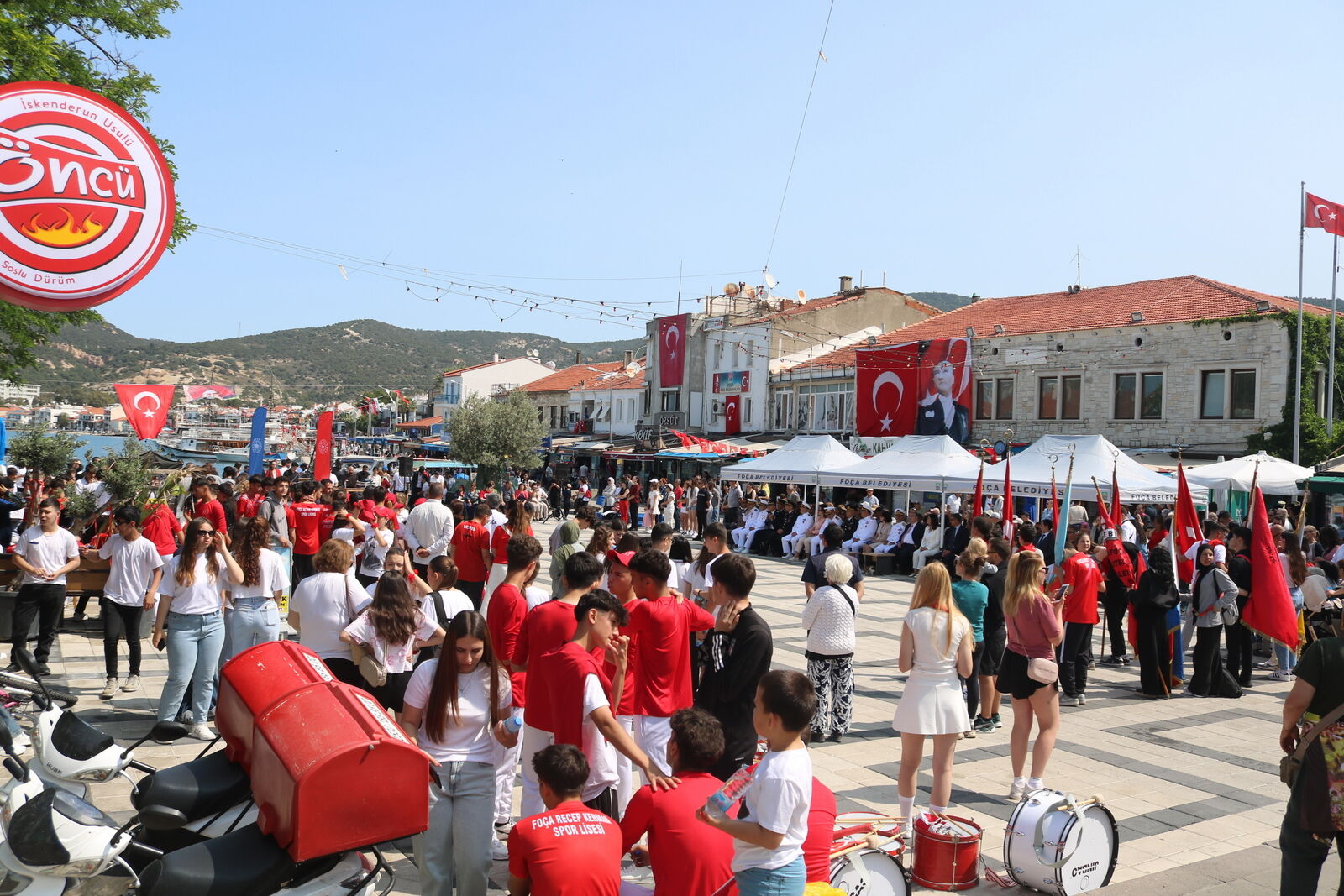 Foça’da 19 Mayıs Coşkusu Denizden Karaya Taştı (2)