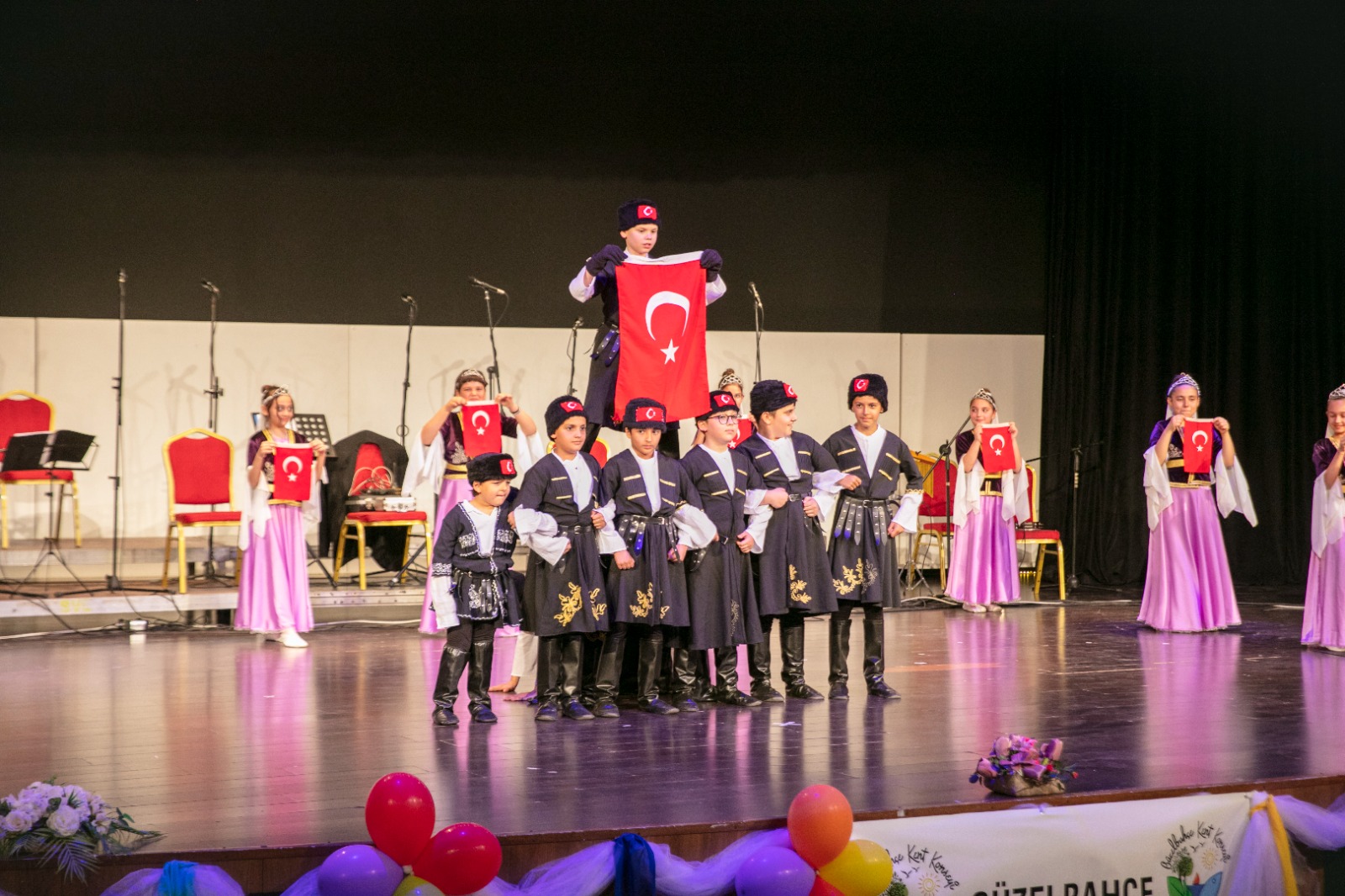 Güzelbahçe'de 3. Yaş Üniversitesi Etkinliği Üç Kuşağı Buluşturdu (2)