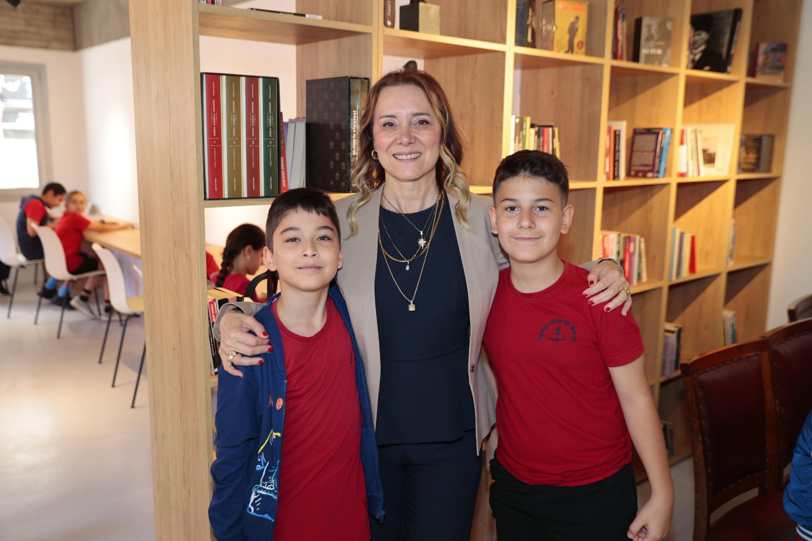 Güzelyalı’nın Yeni Kütüphane Ve Kafesi Yoğun Ilgi Gördü (6)
