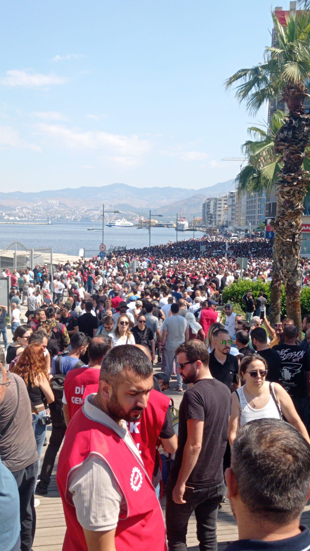 İzenerji̇ Ve İzelman Işçileri Grevin Ikinci Gününde Konak Pier’de (2)