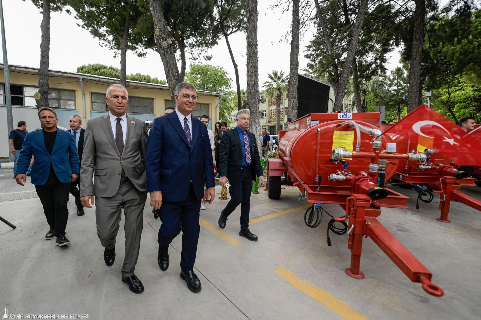 İzmir Büyükşehir Belediyesi'nden 184 Yeni Araçla Afet Seferberliği 4