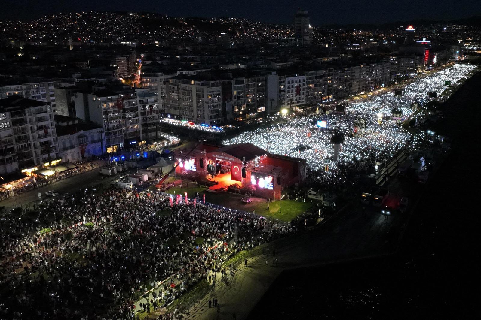 Izmir Mitingi Aslanoğlu (1)