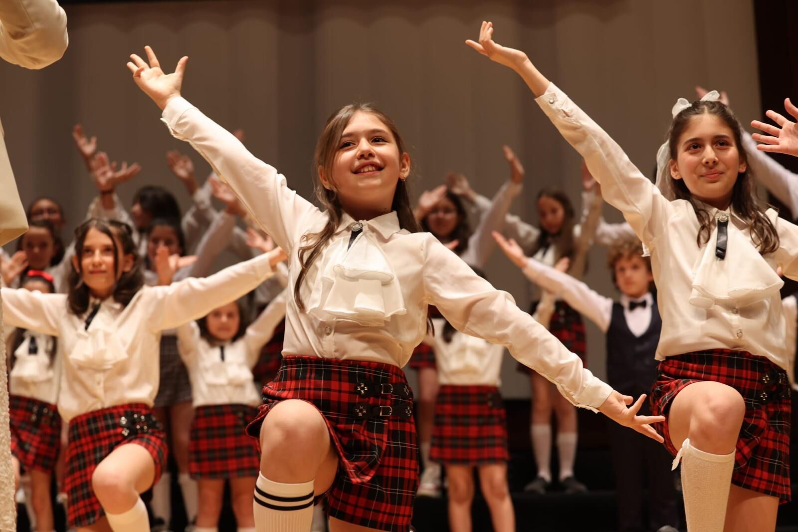 İzmir Uluslararası Çoksesli Korolar Festivali Başladı 75 Koro Sahnede