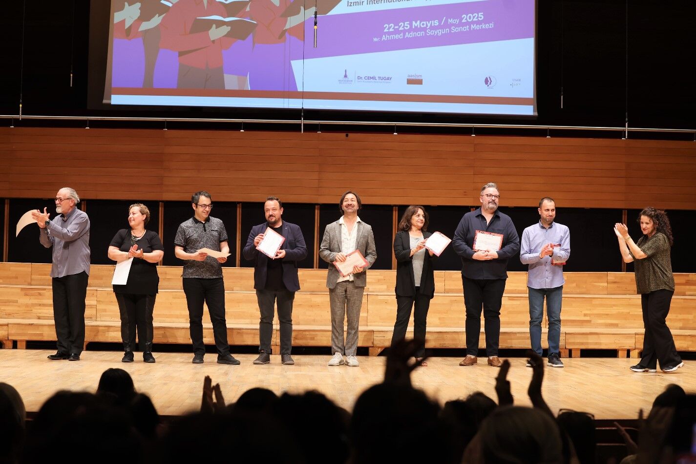 İzmir'de Çoksesli Korolar Festivali 3 Bin Koristle Sona Erdi1