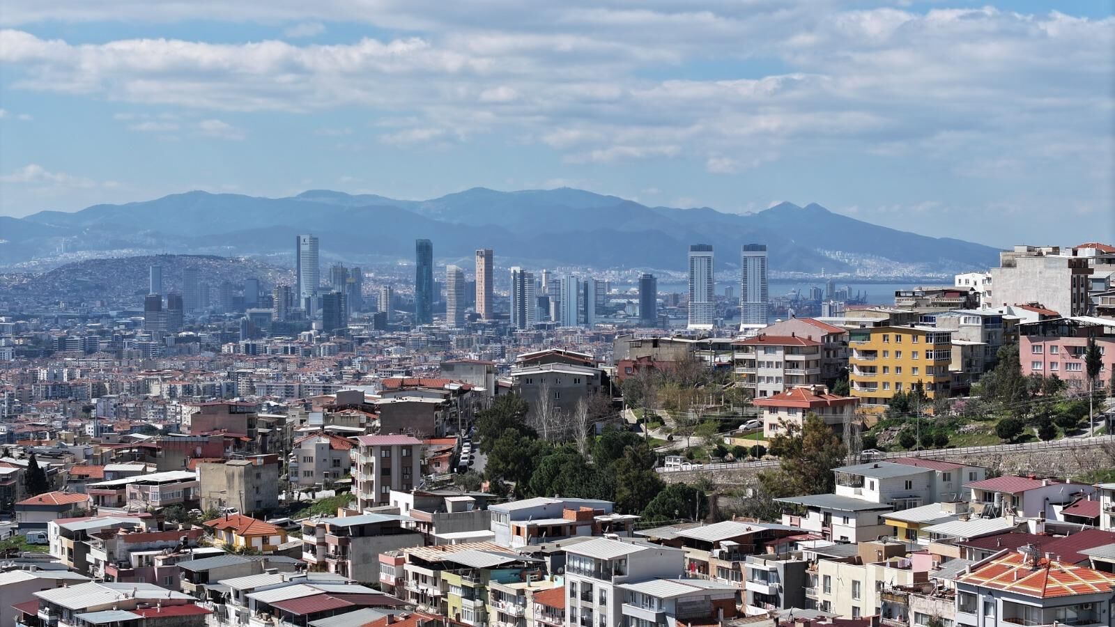 İzmir’de Deprem Ve Heyelan Riskine Karşı Çalışmalar Başlatıldı