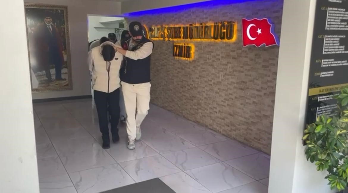 İzmir’de Iki Kişinin Öldüğü Kavga Olayında 8 Kişi Tutuklandı