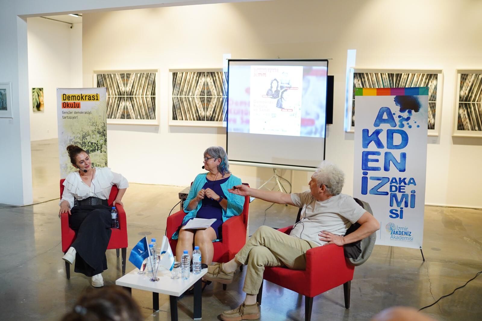 İzmirli Gençler Demokrasi Kültürünü Sanat Aracılığıyla Tartıştı2